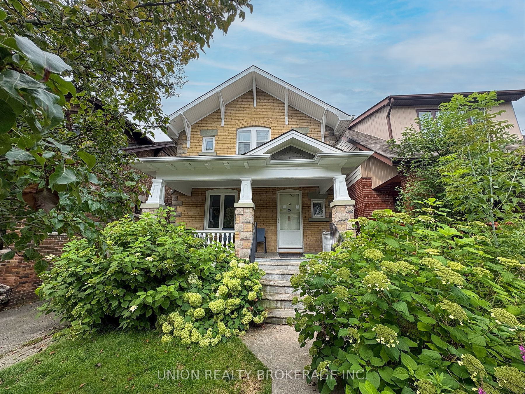 26 Waverley Road, Toronto, ON M4L 3T1