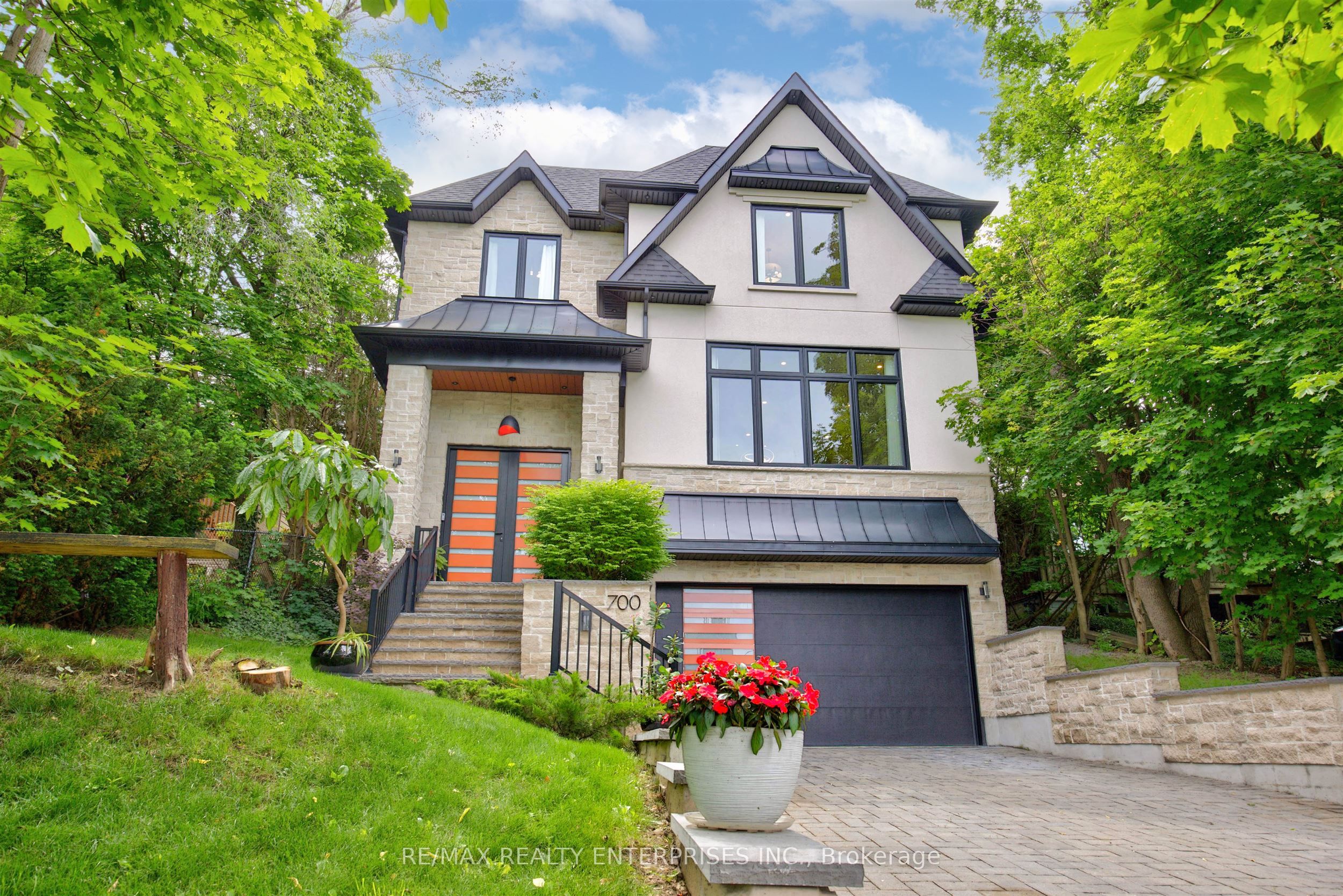 700 Hillcrest Road, Pickering, ON L1W 2P1 photo 2