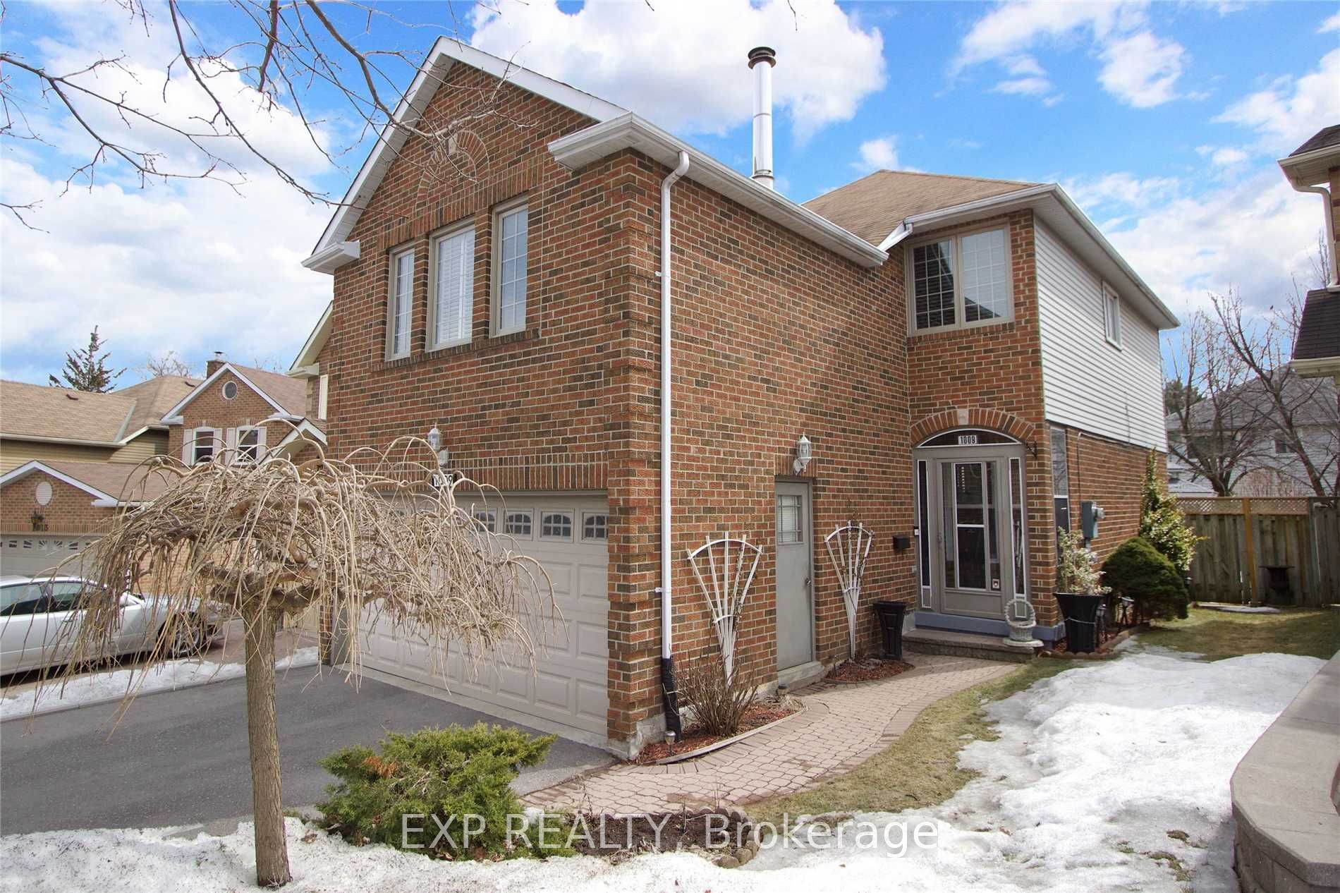 1009 Meadowridge Crescent, Pickering, ON L1V 4Z3