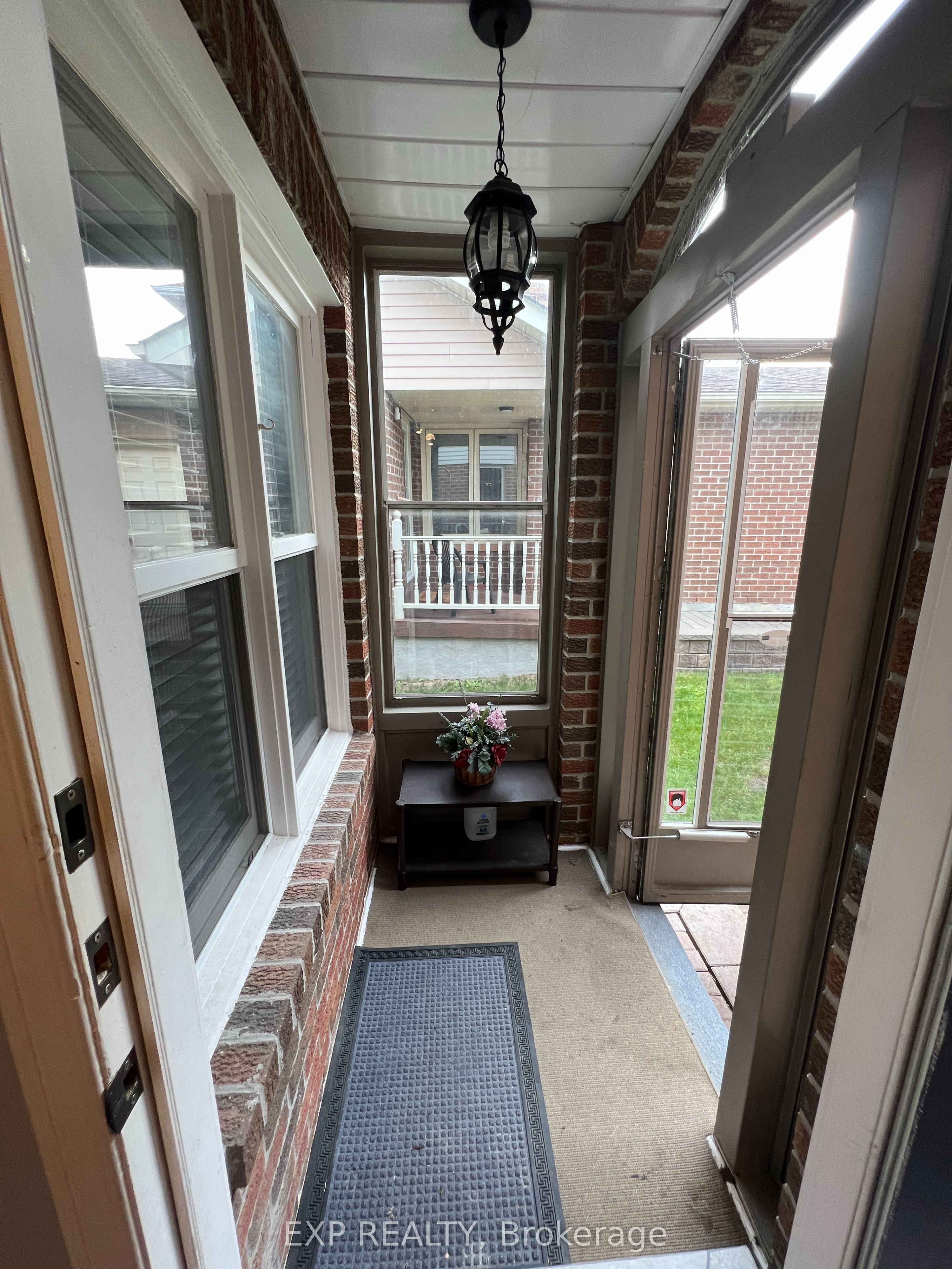 1009 Meadowridge Crescent, Pickering, ON L1V 4Z3 photo 2