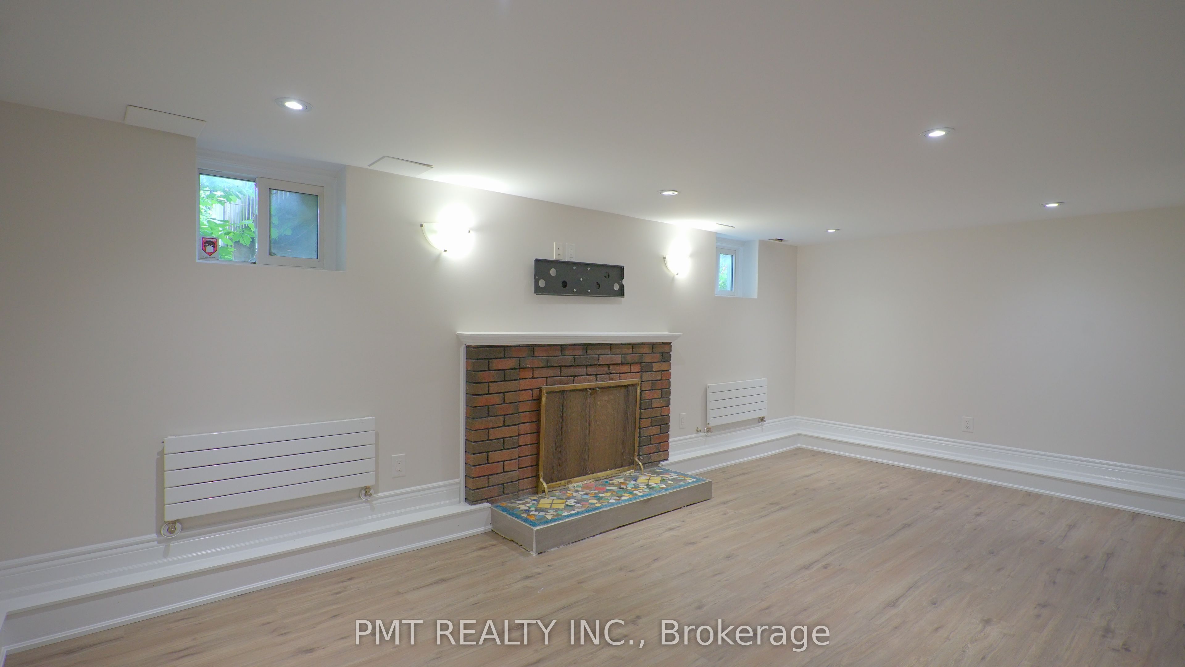 881 Coxwell Avenue Lower, Toronto, ON M4C 3G1 photo 5