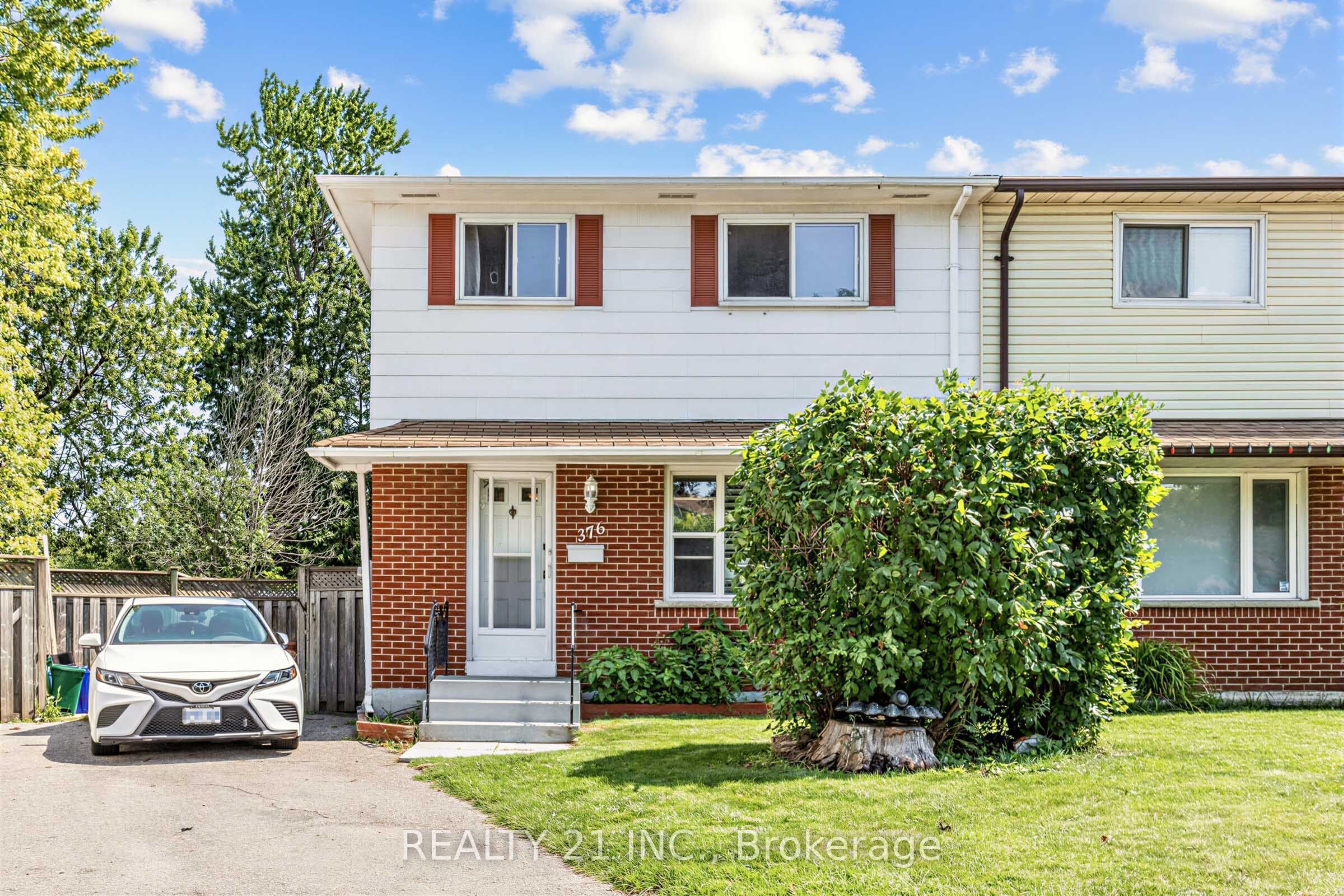 376 Vancouver Crescent, Oshawa, ON L1J 5X9 photo 2