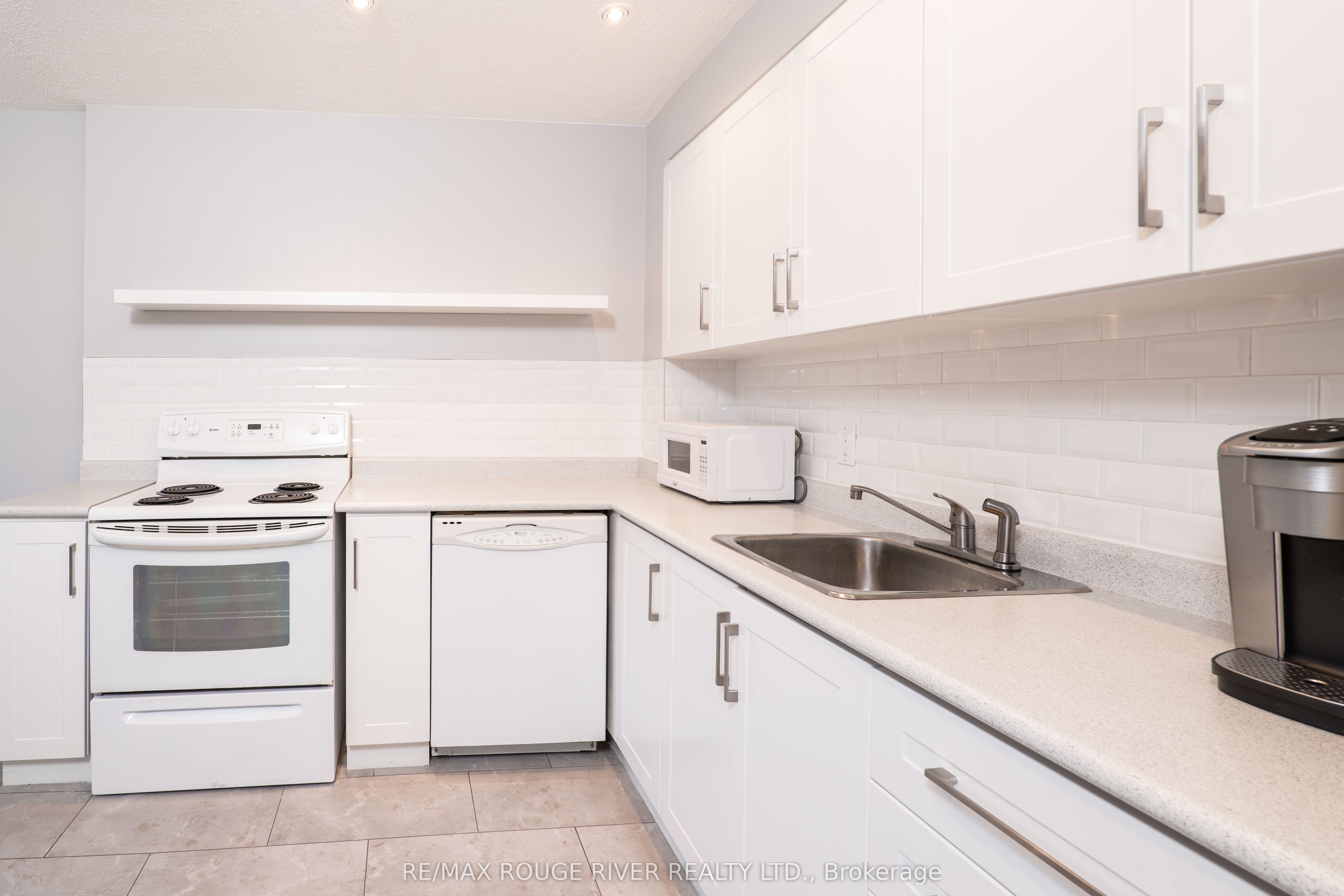 925 Bayly Street 27, Pickering, ON L1W 1L4 photo 5