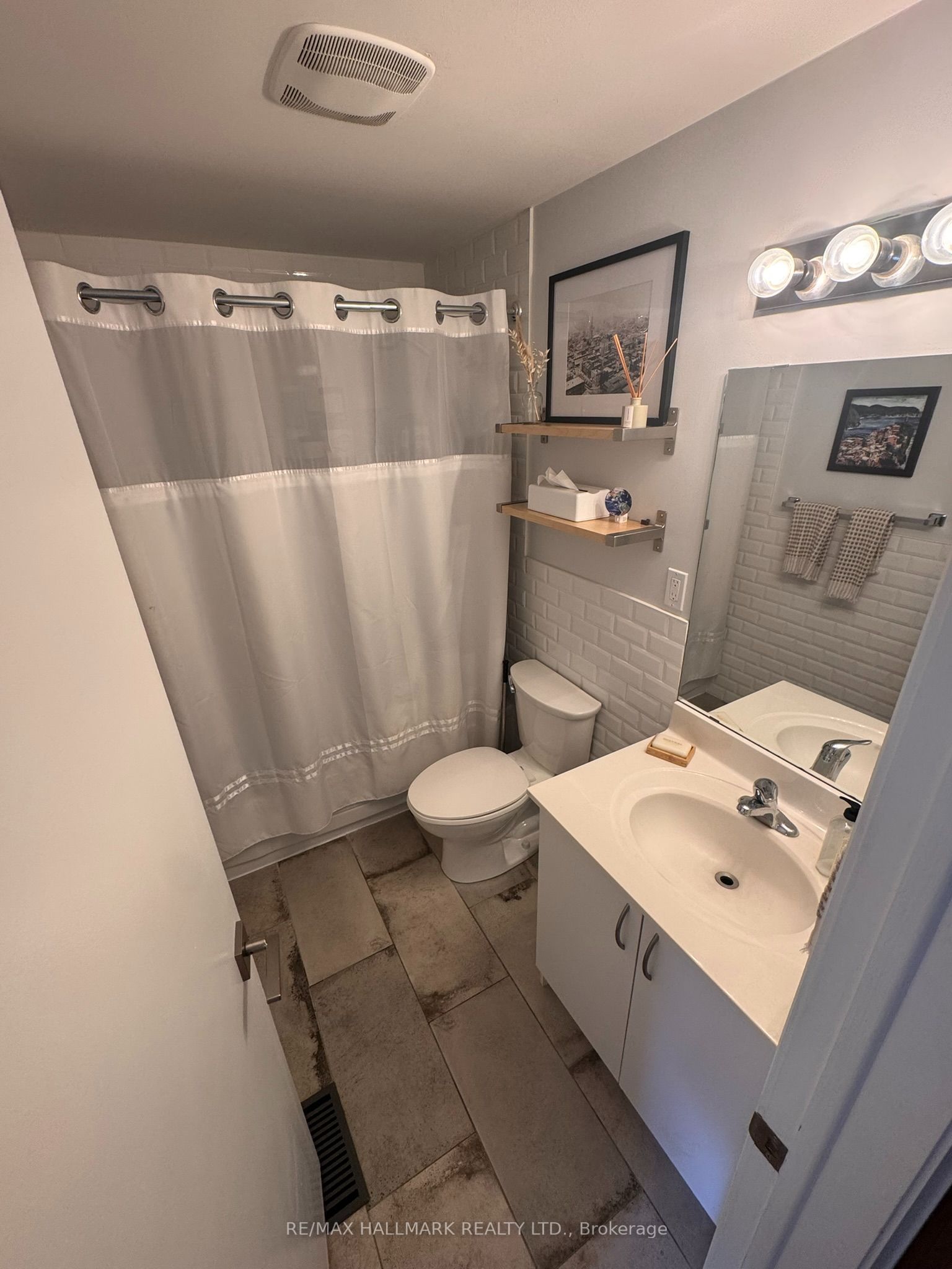 10 Hamilton Street Lower, Toronto, ON M4M 2C5 photo 5