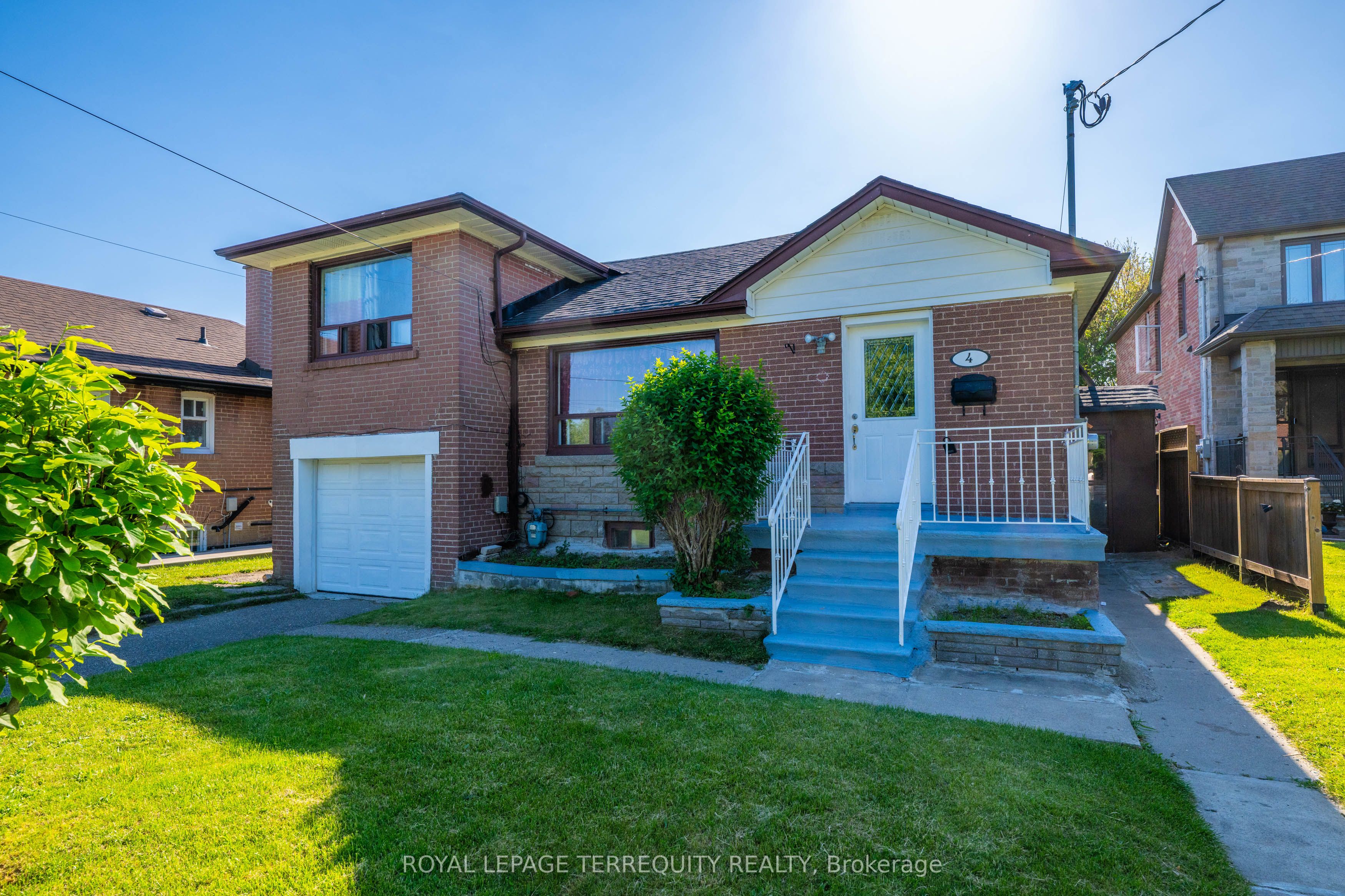 4 Harris Park Drive, Toronto, ON M1L 2Z9