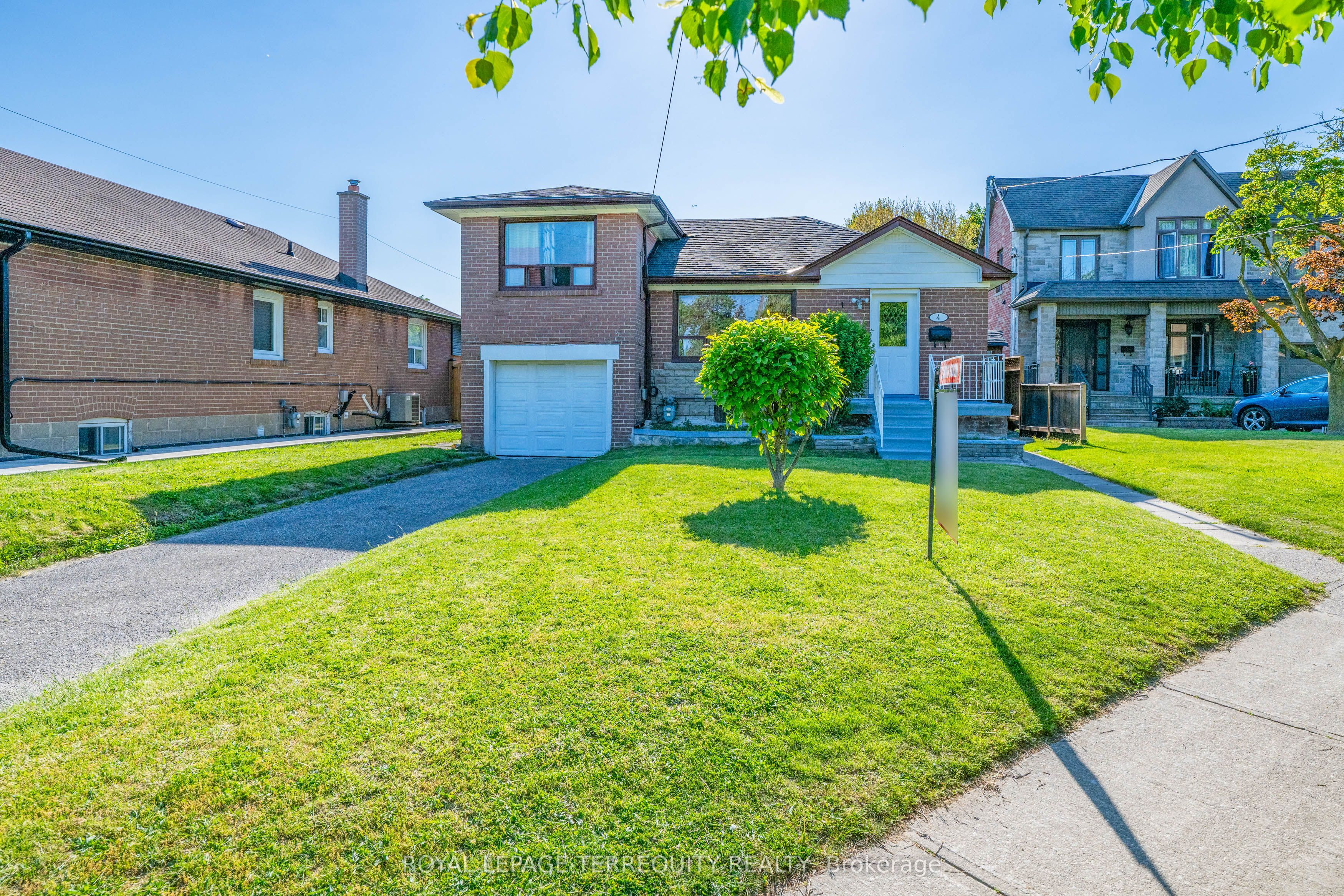 4 Harris Park Drive, Toronto, ON M1L 2Z9 photo 3