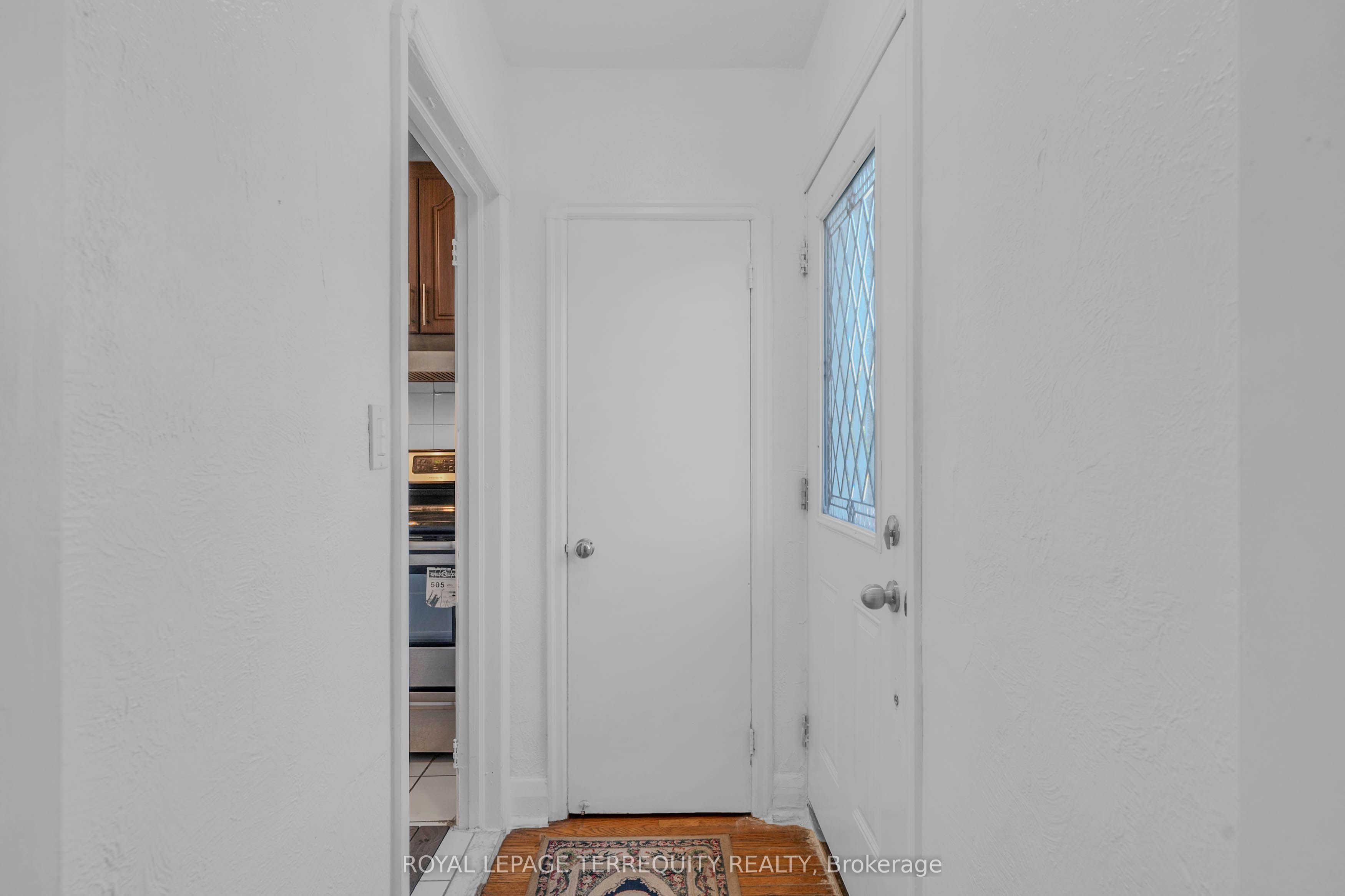 4 Harris Park Drive, Toronto, ON M1L 2Z9 photo 5