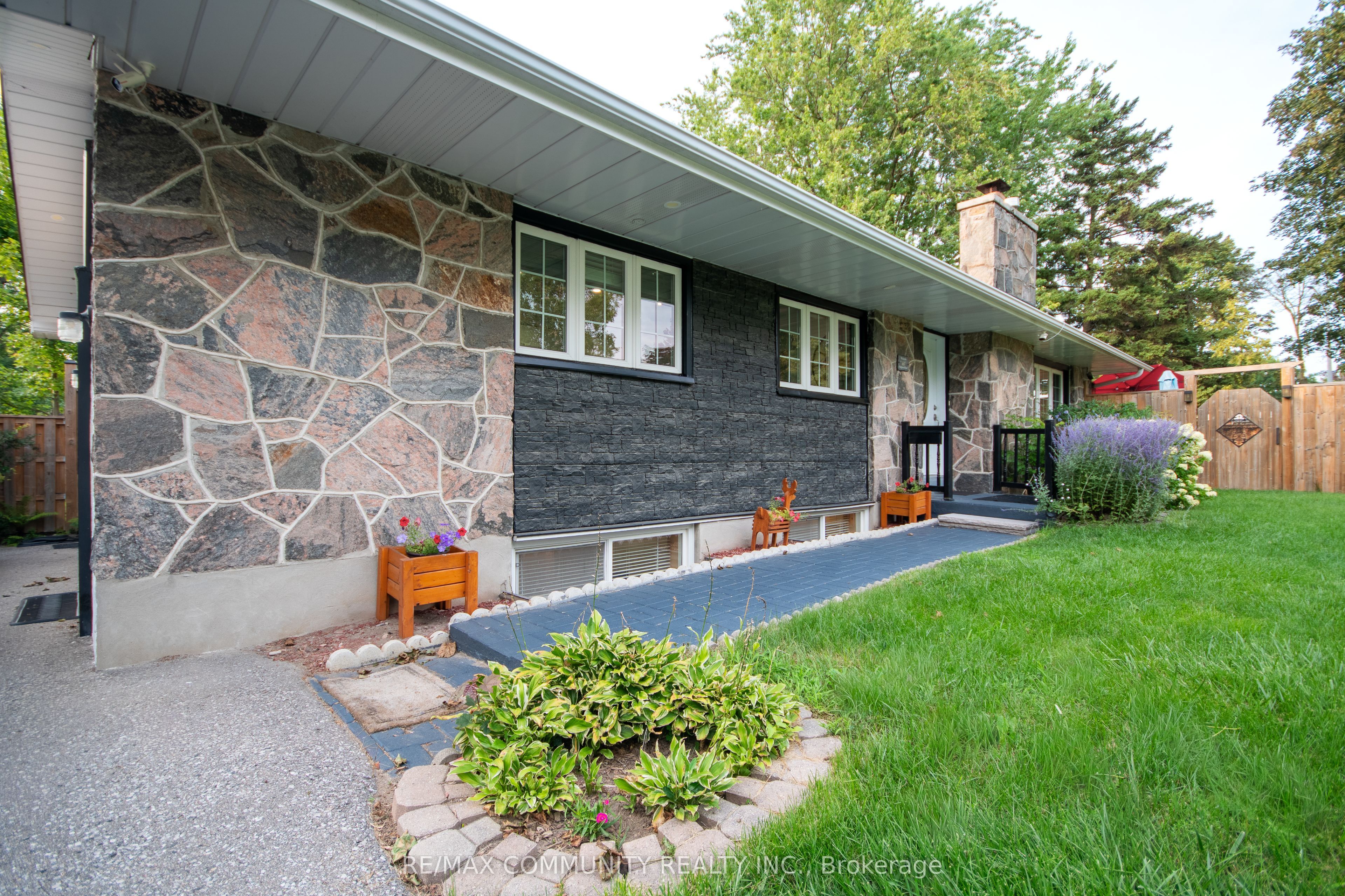 167 Simpson Road, Ajax, ON L1S 2V7 photo 2