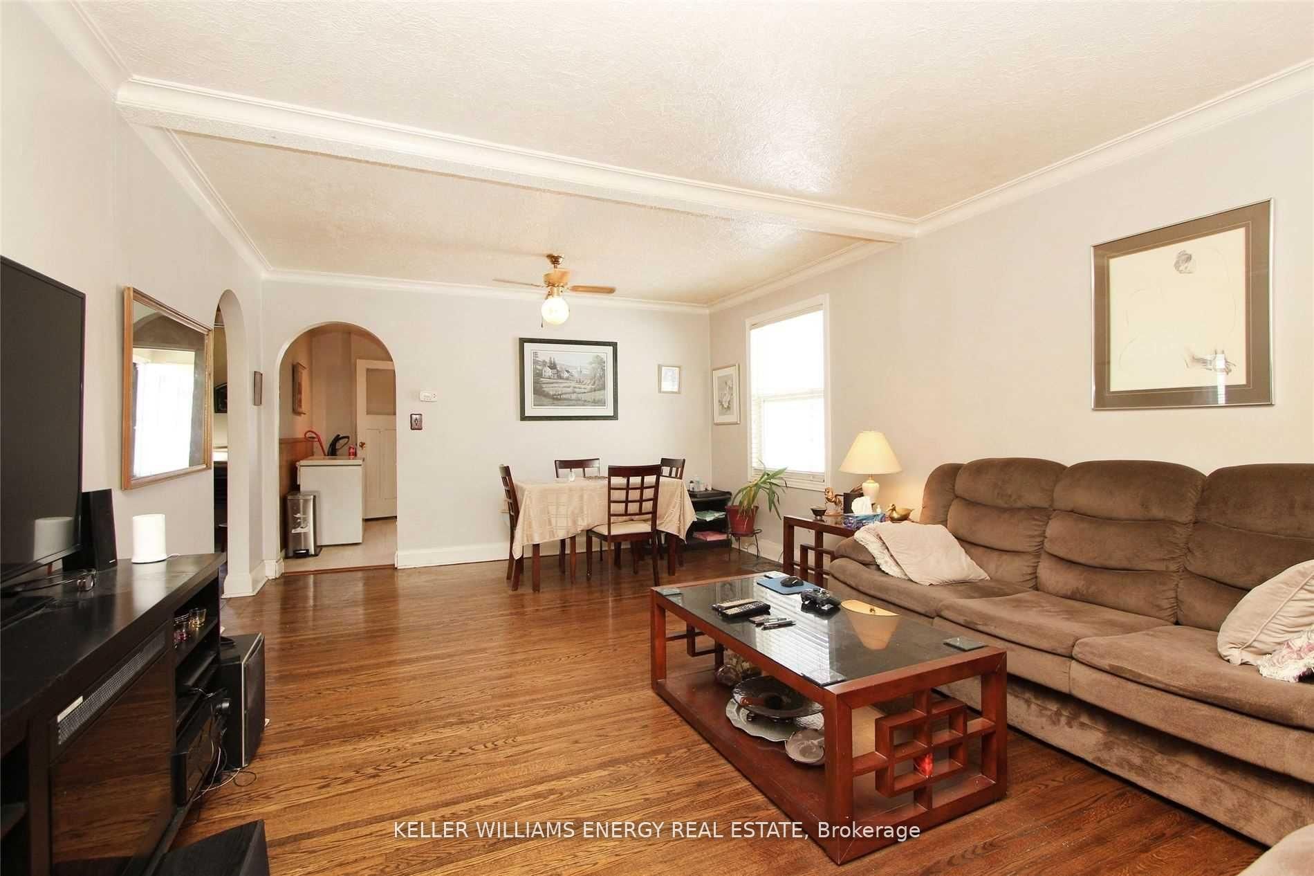 64 Grenfell Street, Oshawa, ON L1J 4W2 photo 2