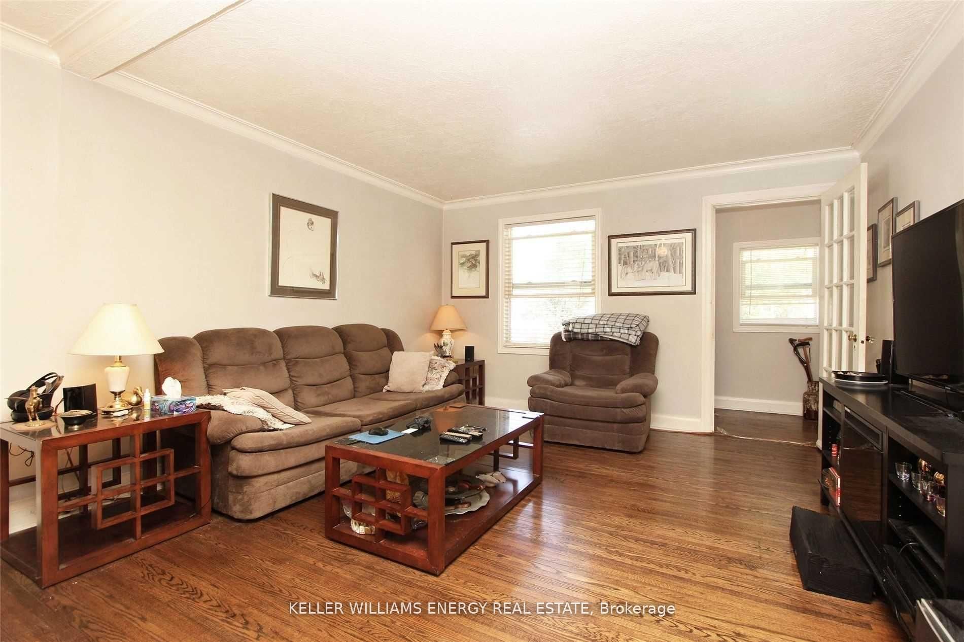 64 Grenfell Street, Oshawa, ON L1J 4W2 photo 3
