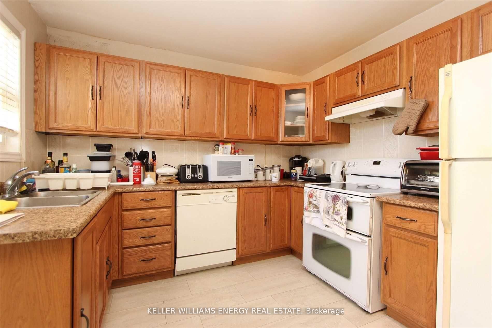 64 Grenfell Street, Oshawa, ON L1J 4W2 photo 5