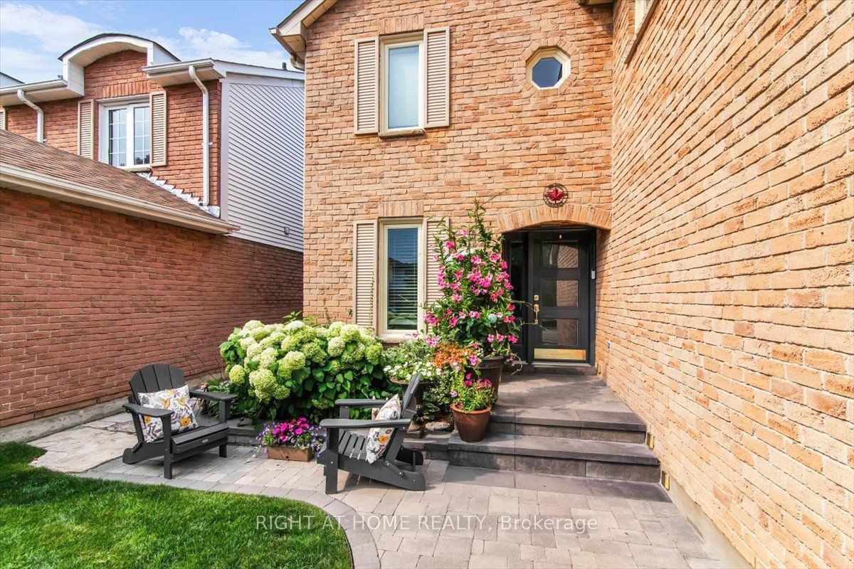 18 Bashford Road, Ajax, ON L1S 3Y2 photo 3