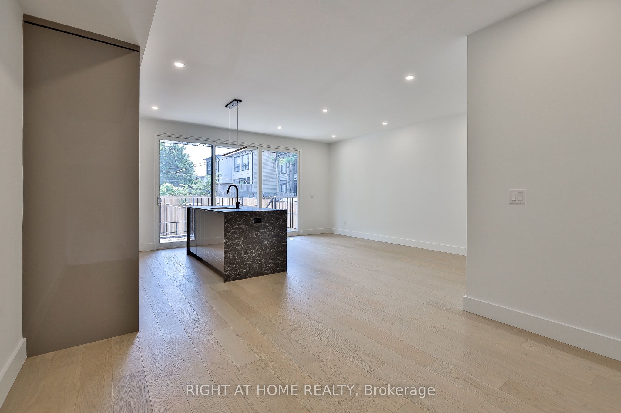2343 Gerrard Street E Ground Floor, Toronto, ON M4E 2E6 photo 2