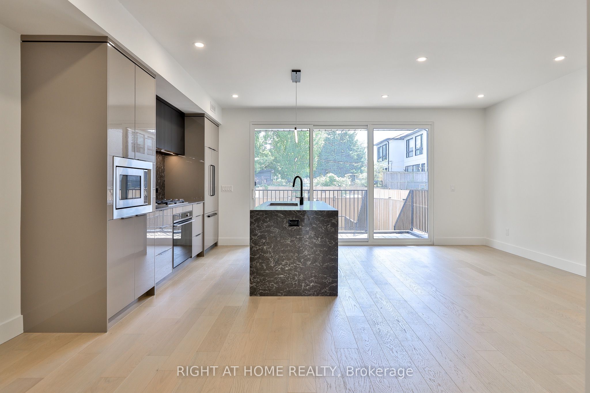 2343 Gerrard Street E Ground Floor, Toronto, ON M4E 2E6 photo 3