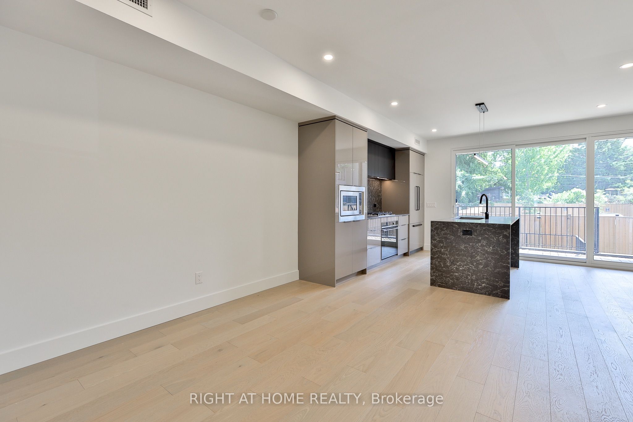 2343 Gerrard Street E Ground Floor, Toronto, ON M4E 2E6 photo 4