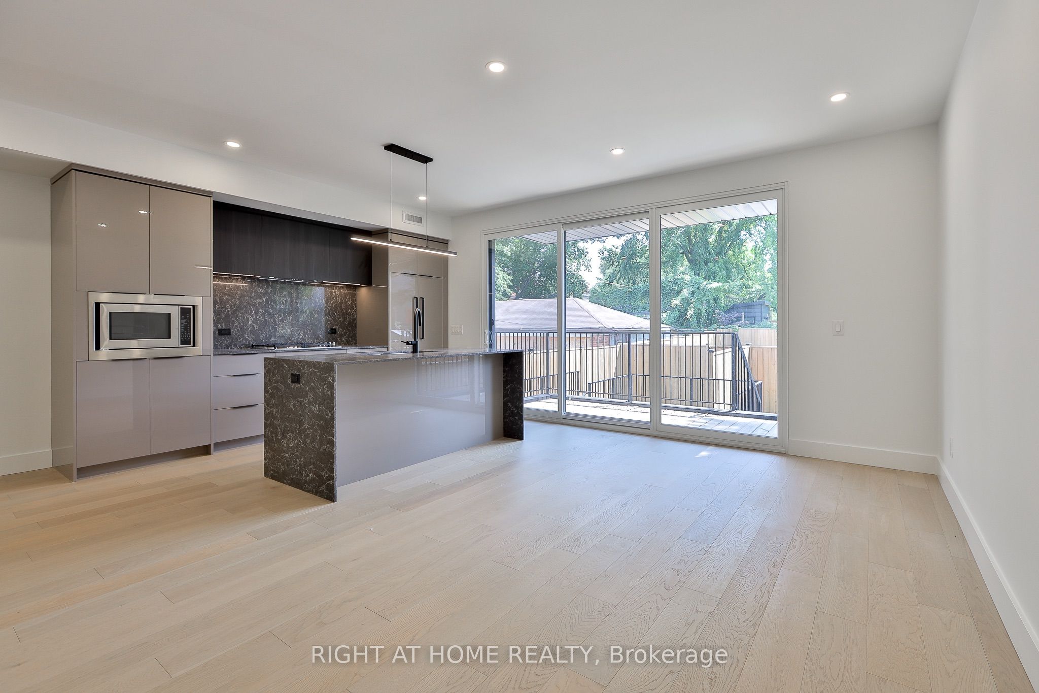 2343 Gerrard Street E Ground Floor, Toronto, ON M4E 2E6 photo 5