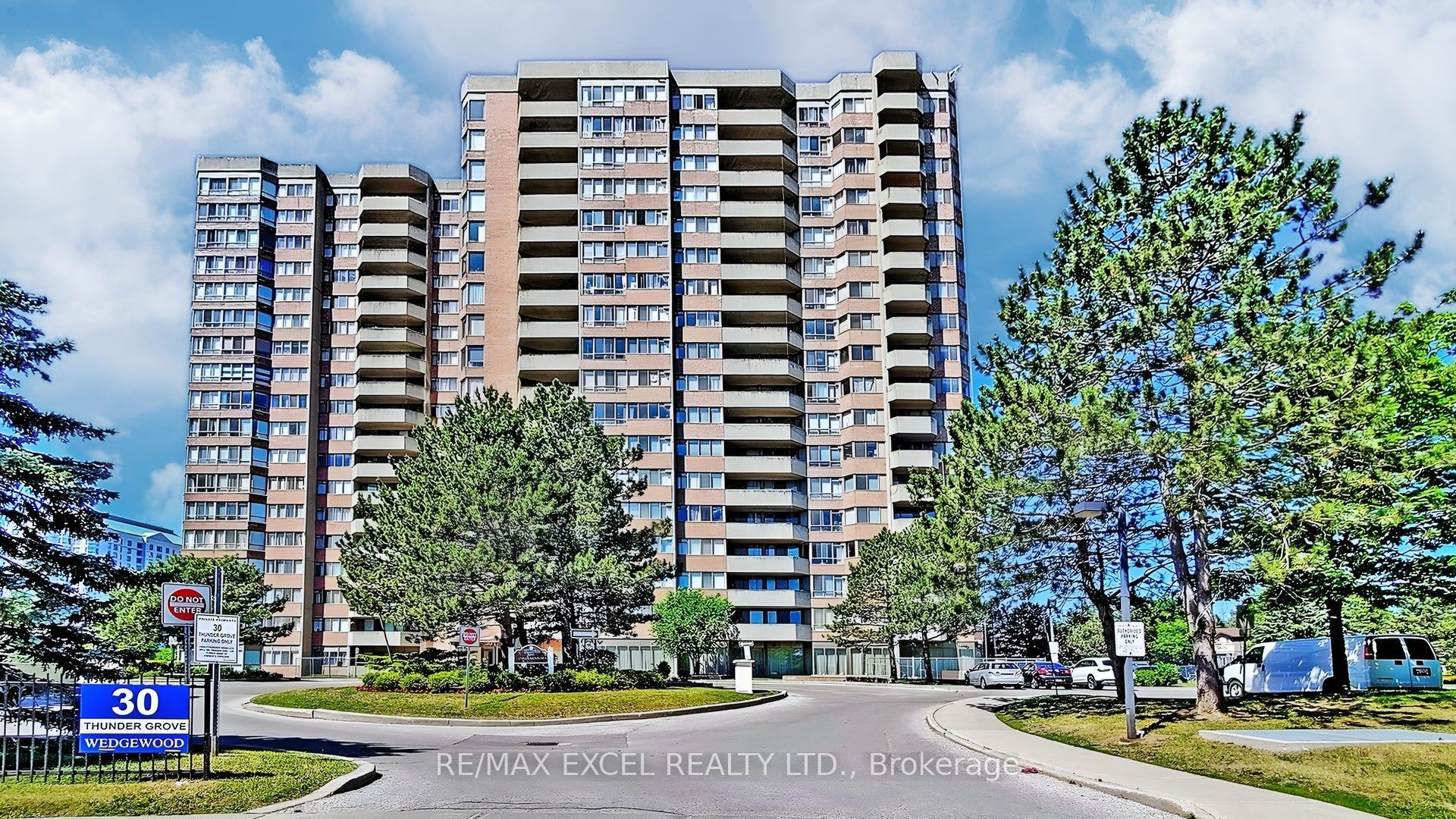 30 Thunder Grove 906, Toronto, ON M1V 4A3 photo 2