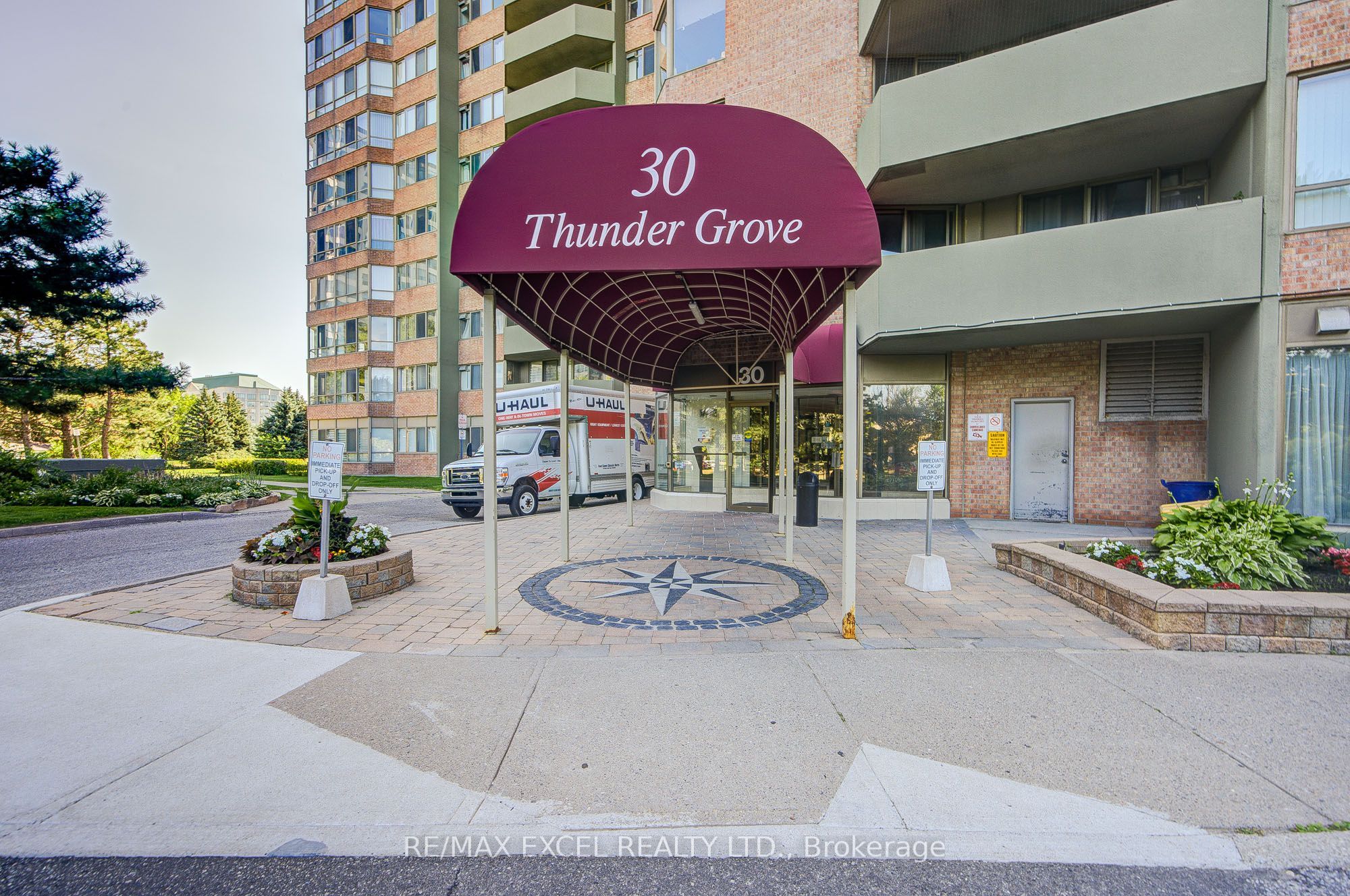 30 Thunder Grove 906, Toronto, ON M1V 4A3 photo 3