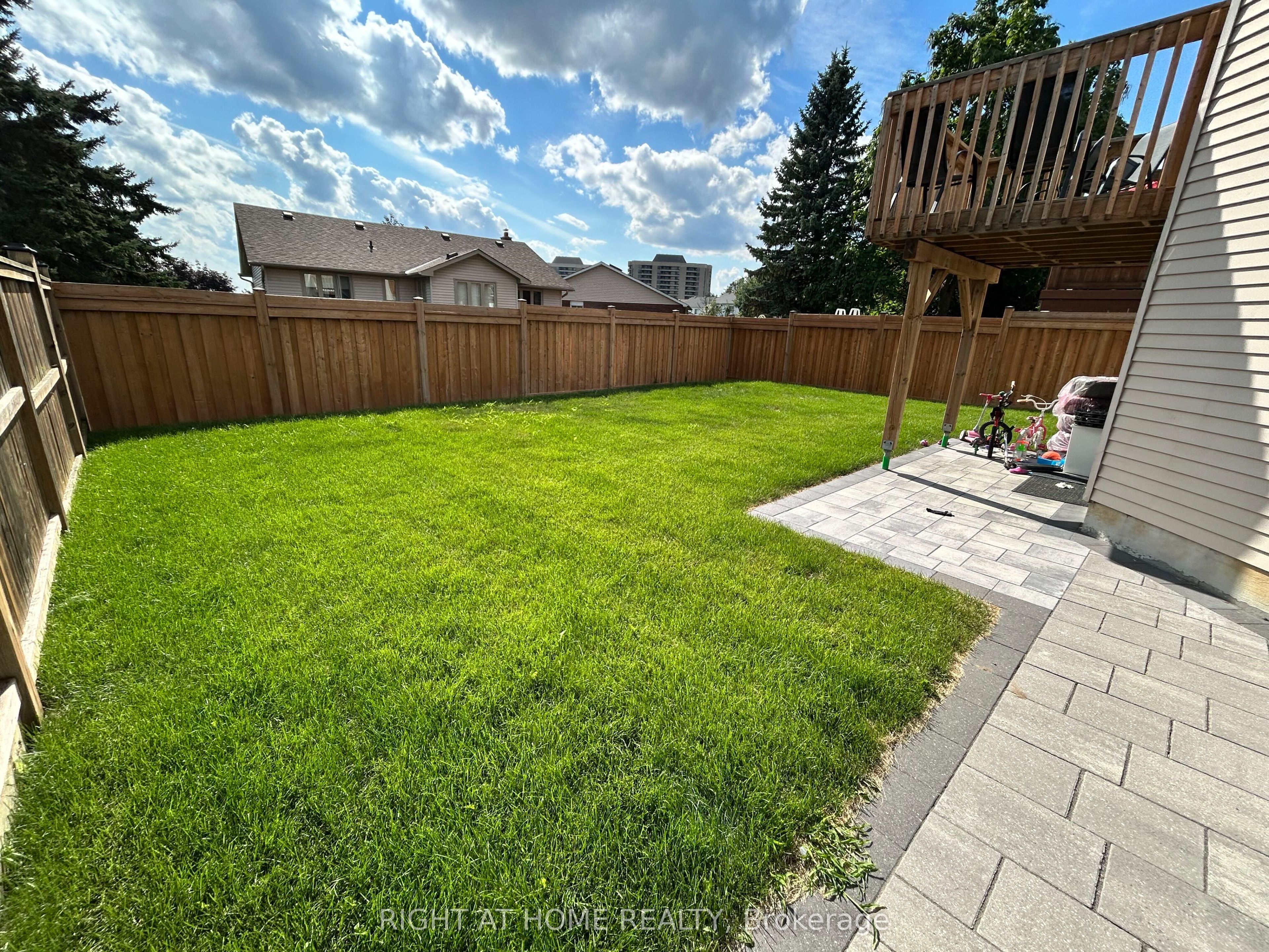844 Crowells Street, Oshawa, ON L1K 1X3 photo 2