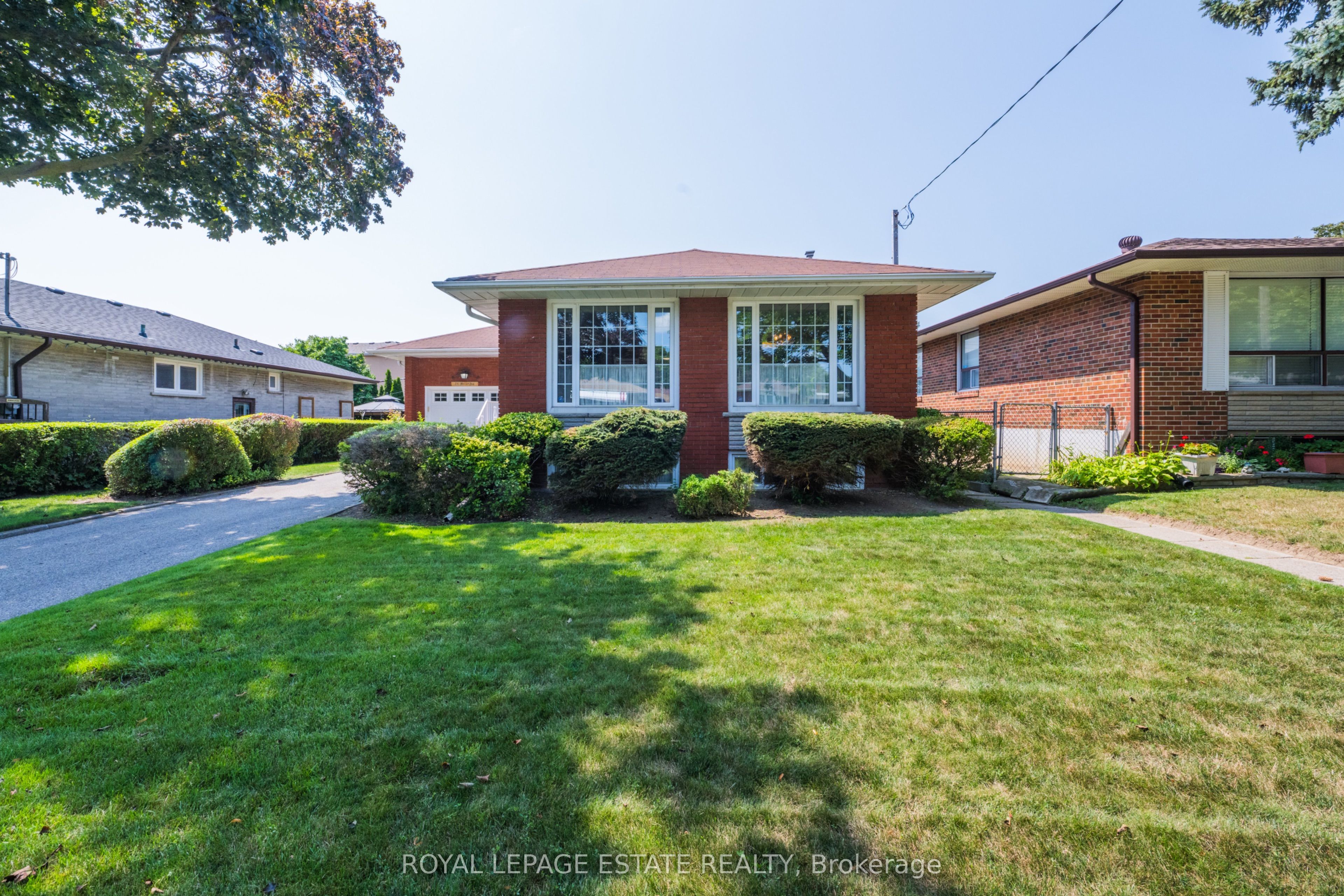 26 Mozart Avenue, Toronto, ON M1K 2V9