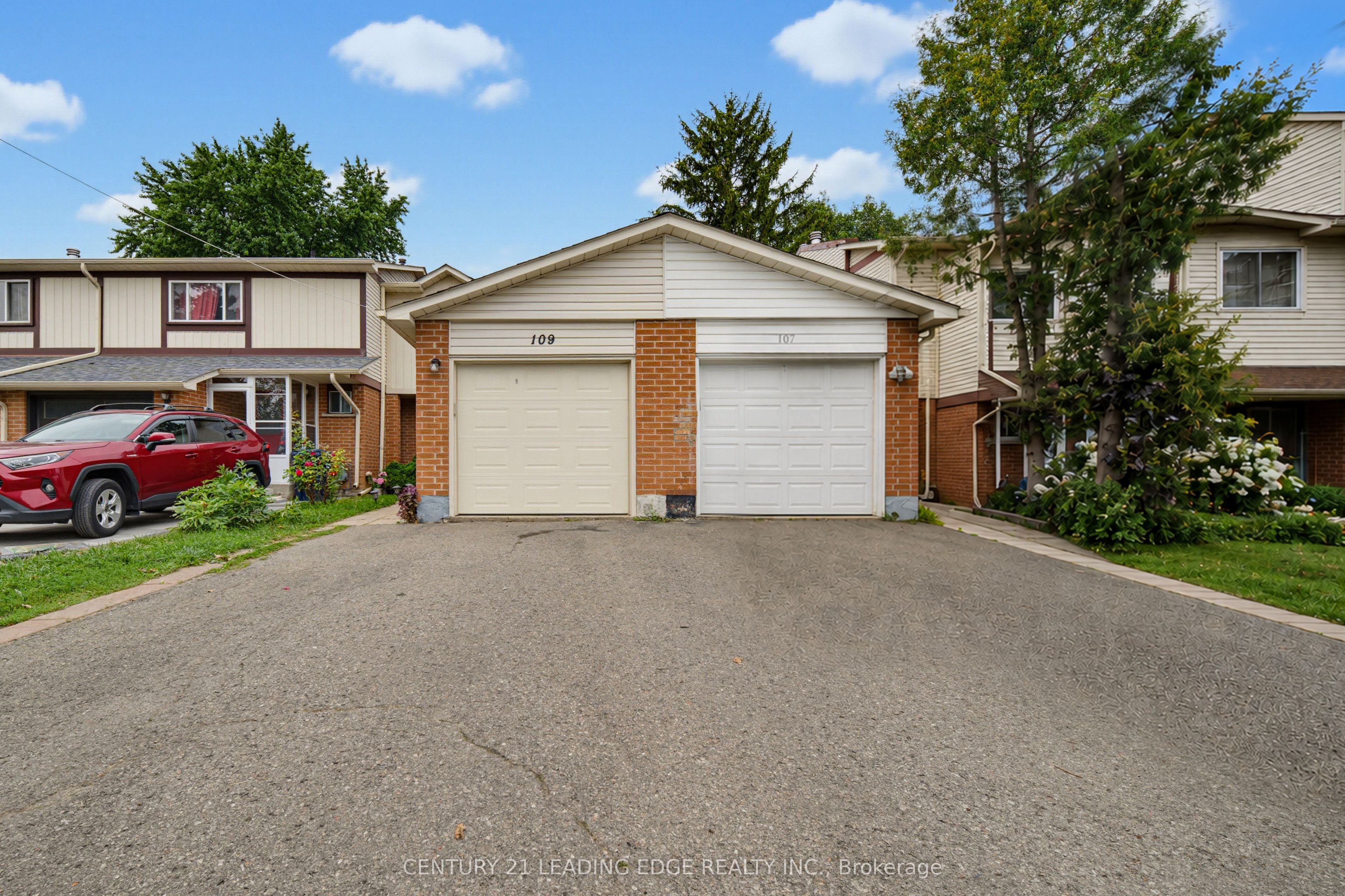 109 Phalen Crescent, Toronto, ON M1V 1Y5