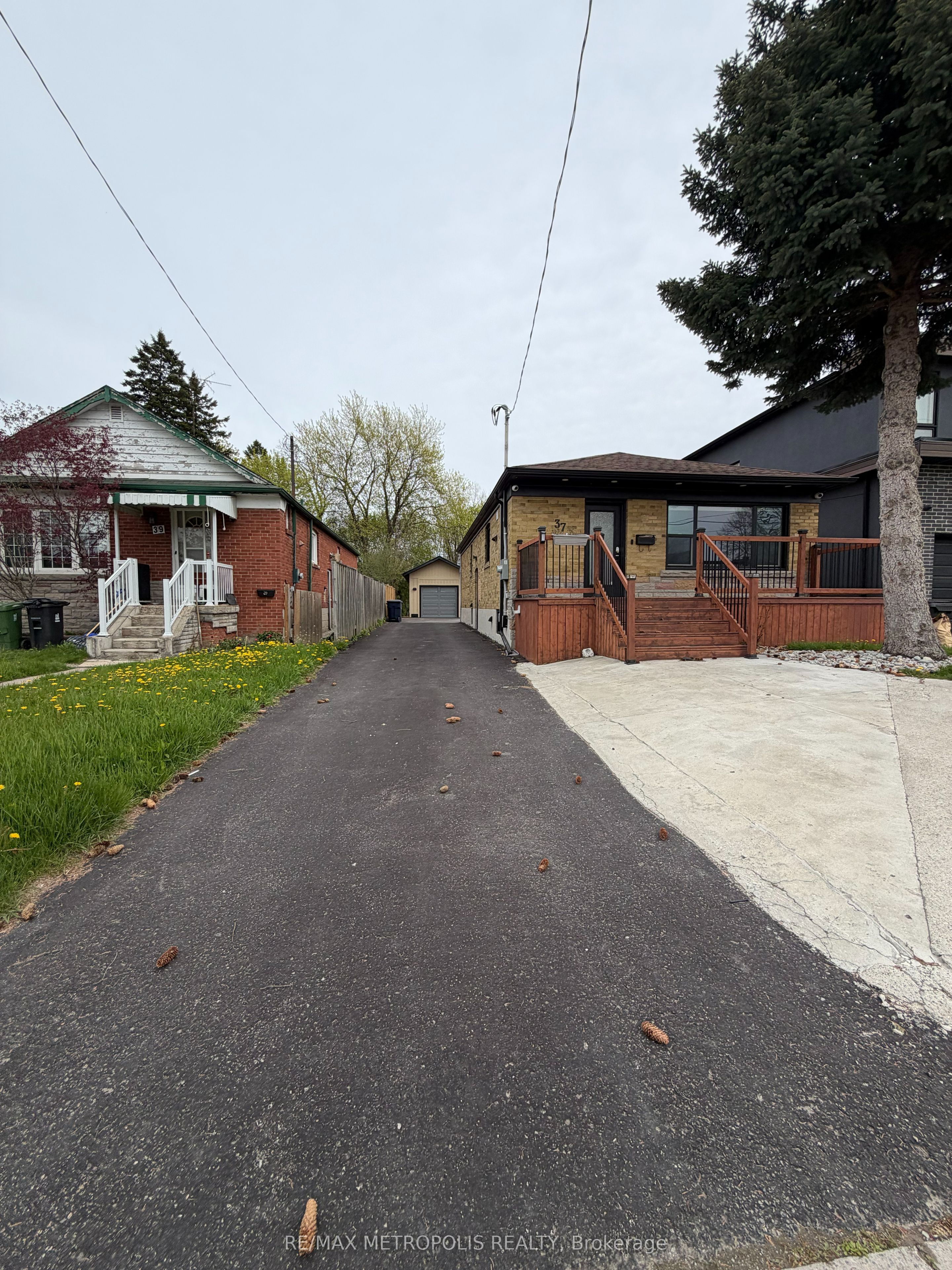 37 Lynvalley Crescent, Toronto, ON M1R 2V1 photo 2