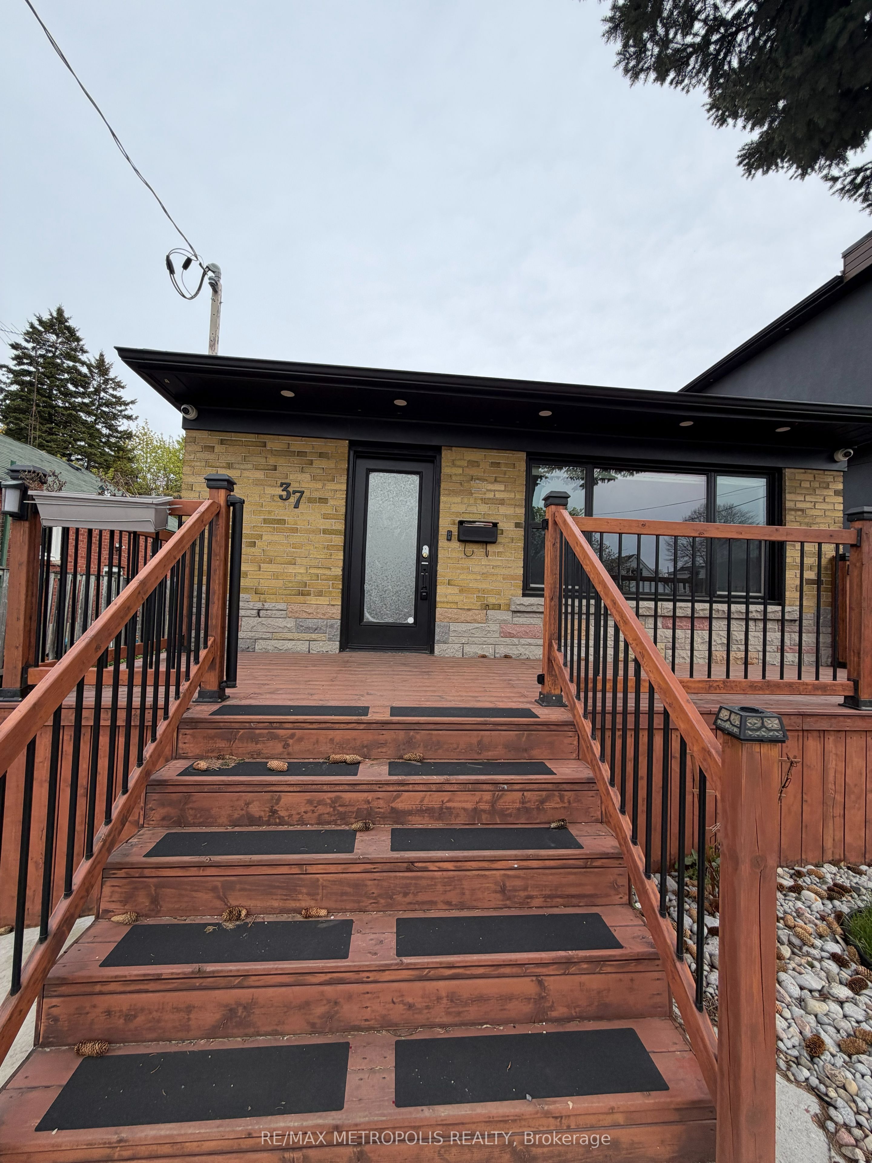 37 Lynvalley Crescent, Toronto, ON M1R 2V1 photo 3