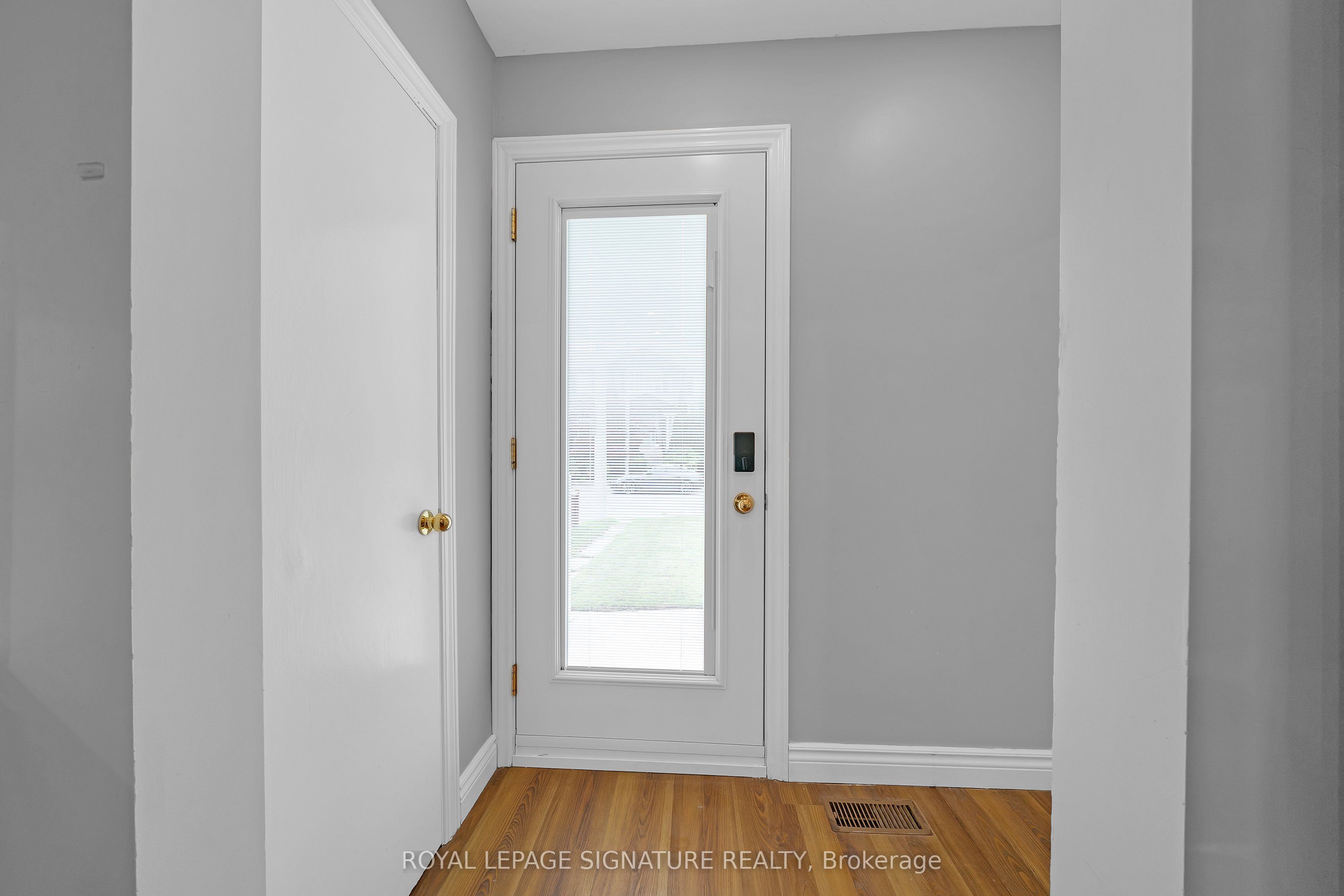 118 Rexleigh Drive, Toronto, ON M4B 2N3 photo 2