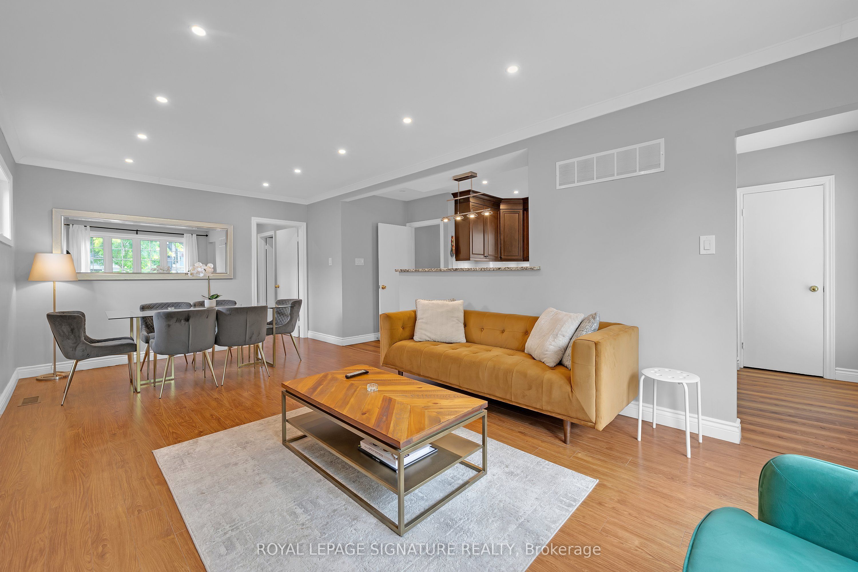 118 Rexleigh Drive, Toronto, ON M4B 2N3 photo 4
