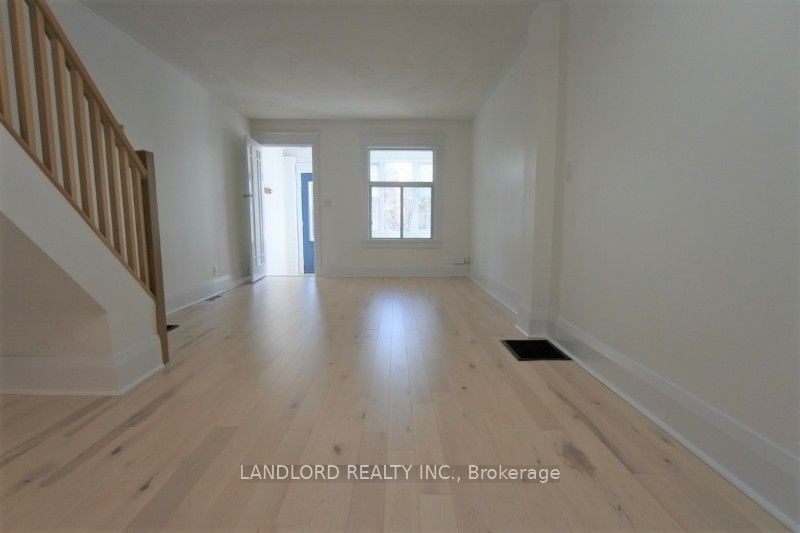 19A Hiawatha Road Main, Toronto, ON M4L 2X7 photo 3