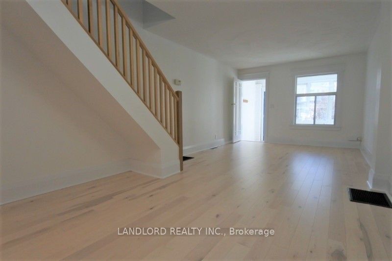 19A Hiawatha Road Main, Toronto, ON M4L 2X7 photo 4