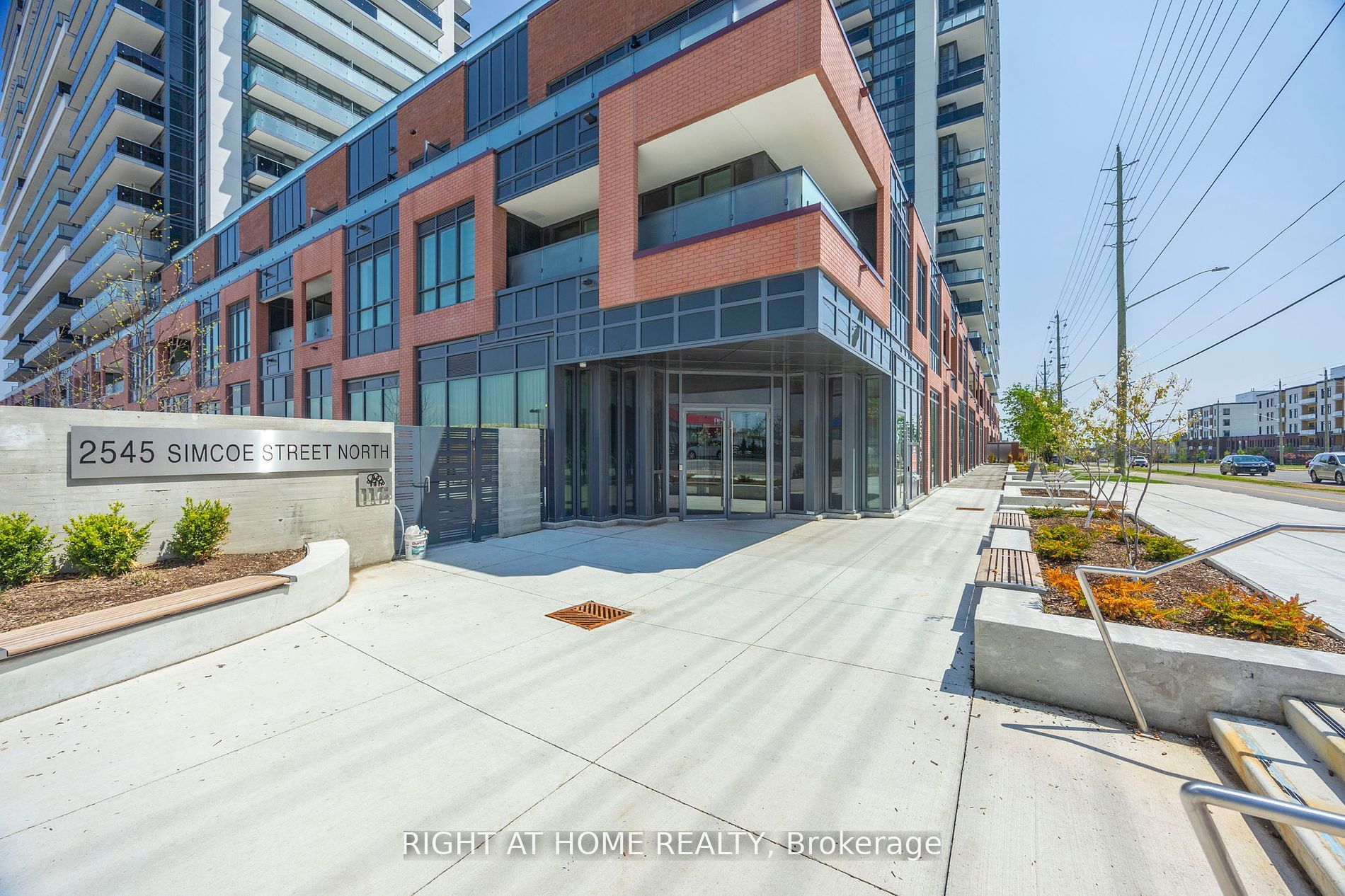 2545 Simcoe Street N 1131, Oshawa, ON L1L 0W3