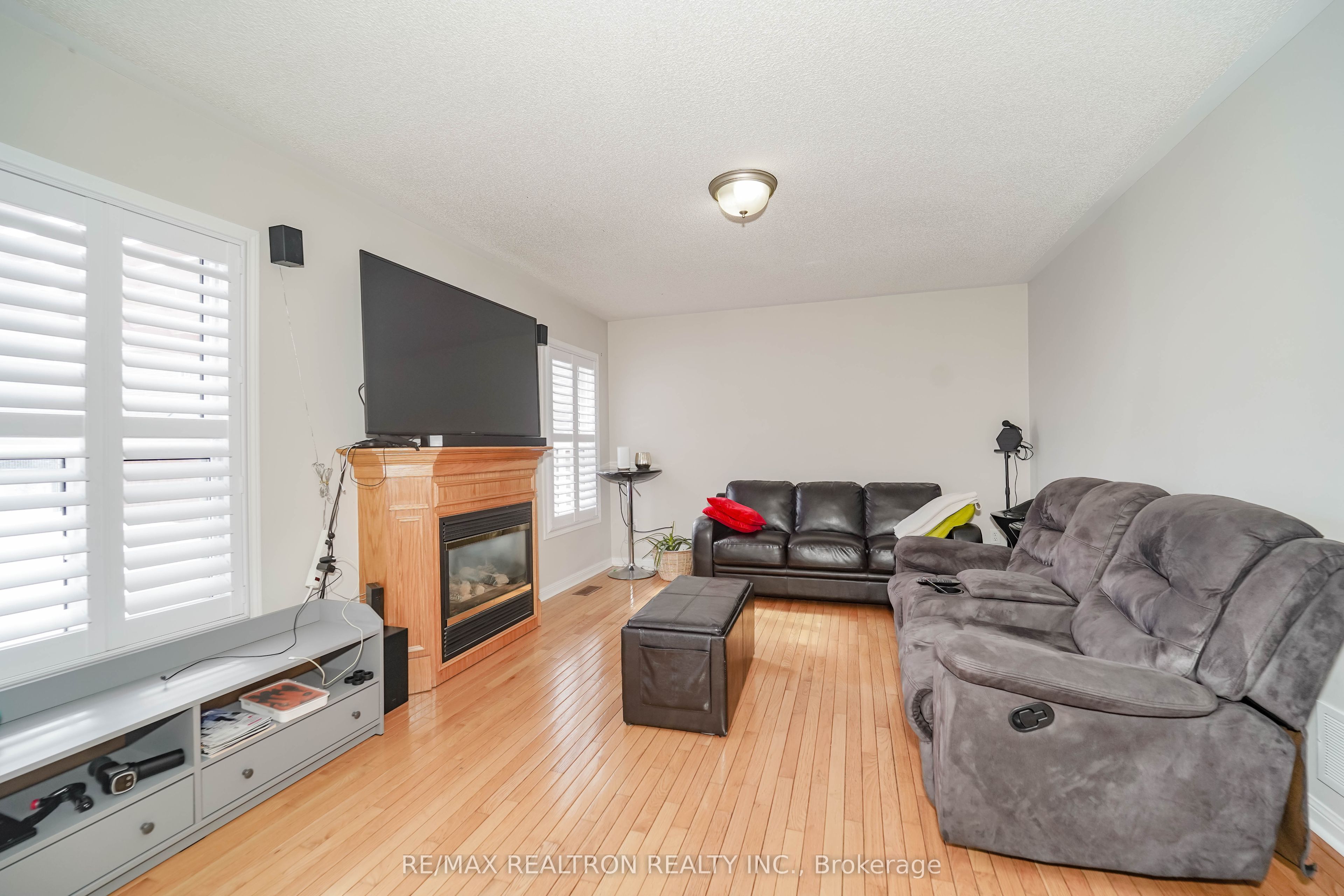 59 Scottsdale Drive, Clarington, ON L1C 5G6 photo 4