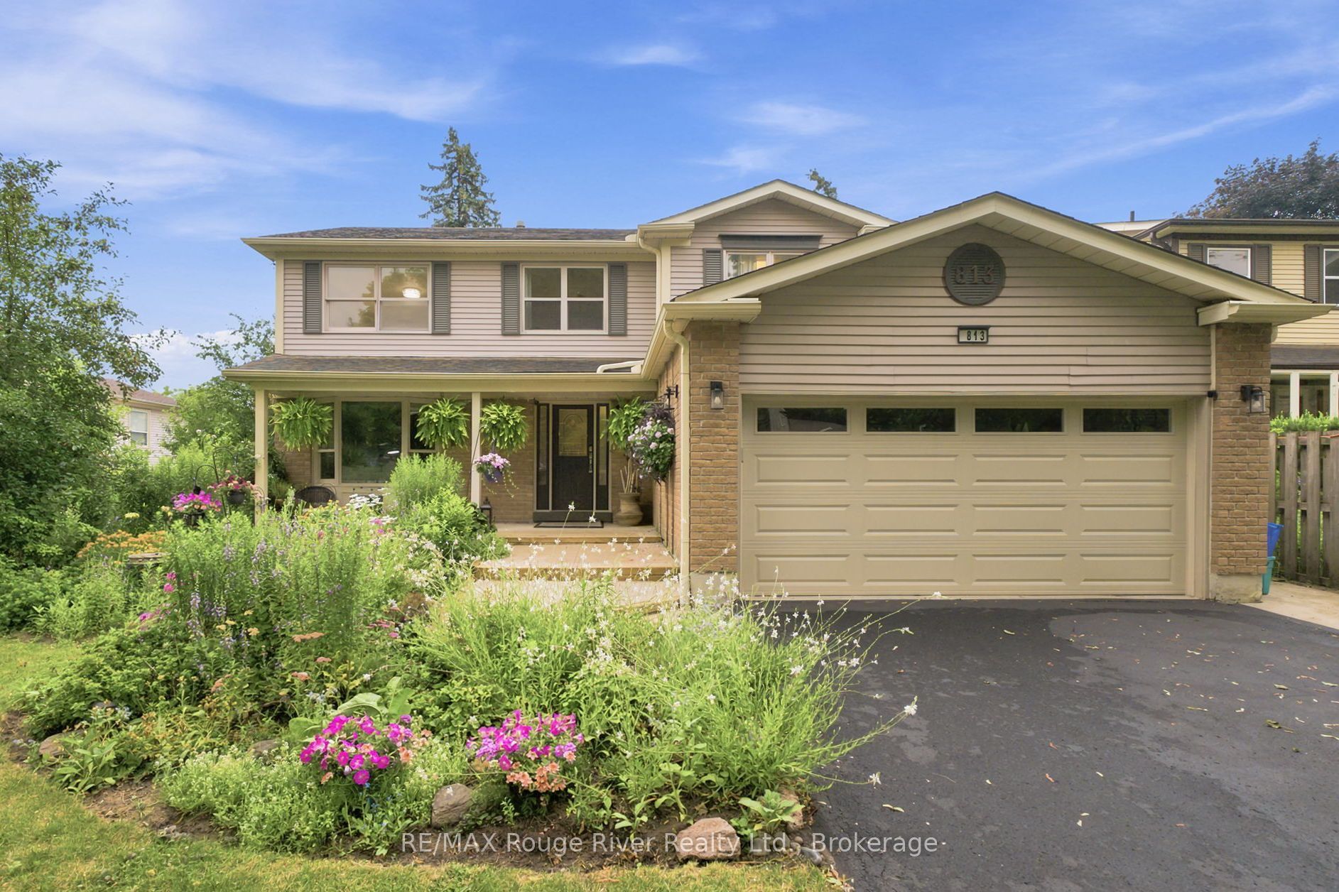 813 Ironwood Court, Whitby, ON L1N 6S3