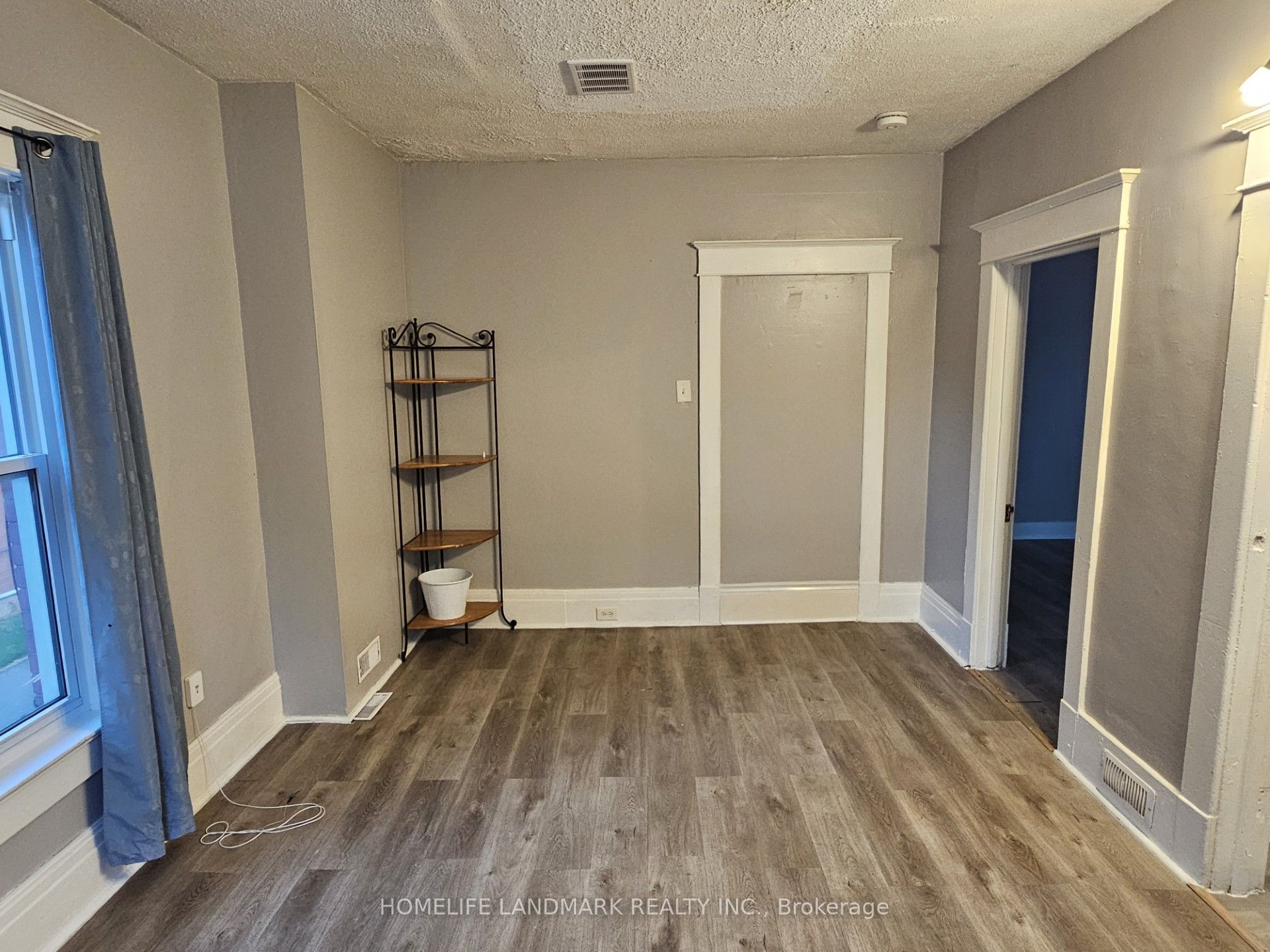 23 Ritson Road S #3, Oshawa, ON L1H 5G7 photo 2