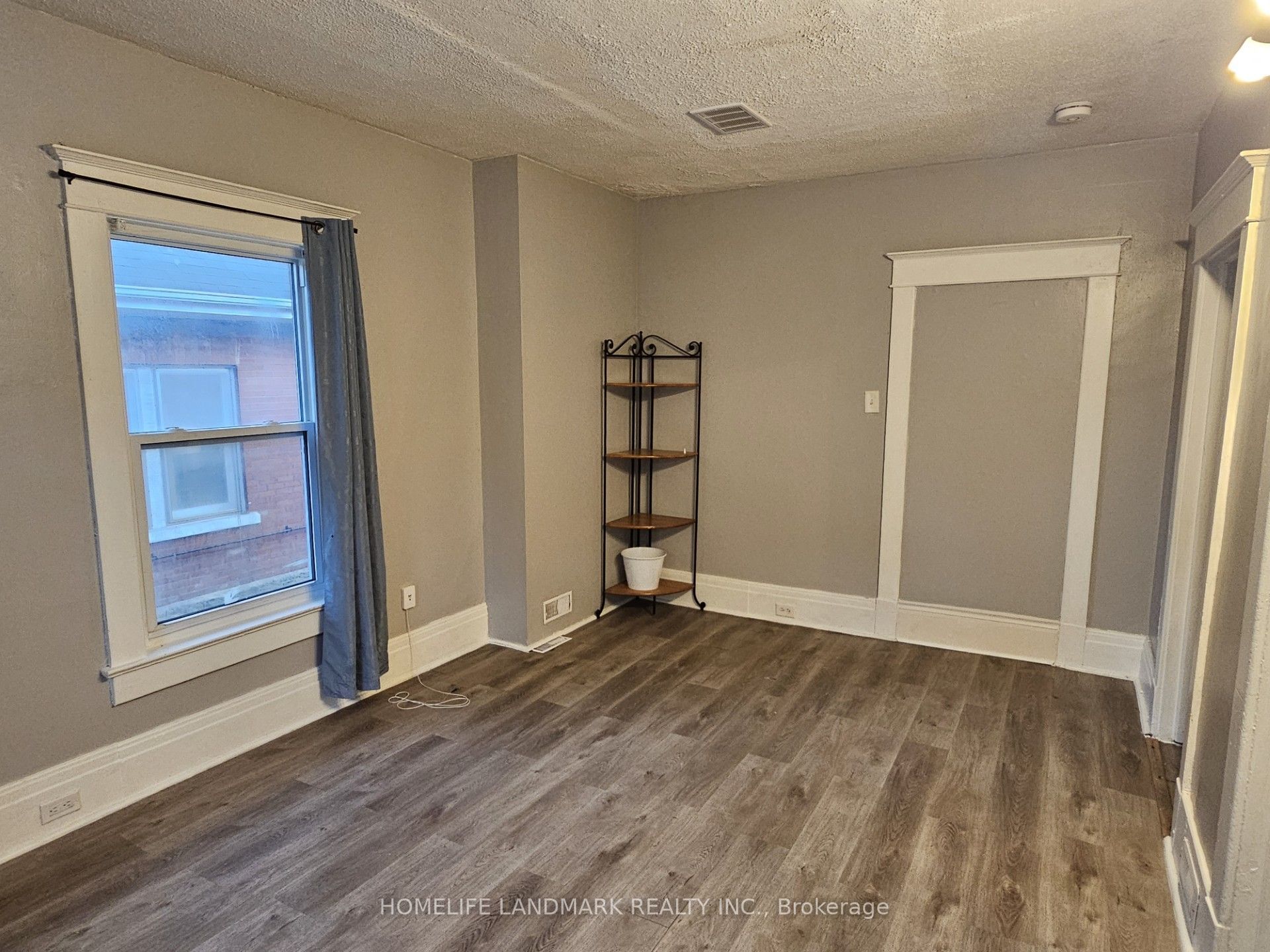 23 Ritson Road S #3, Oshawa, ON L1H 5G7 photo 3