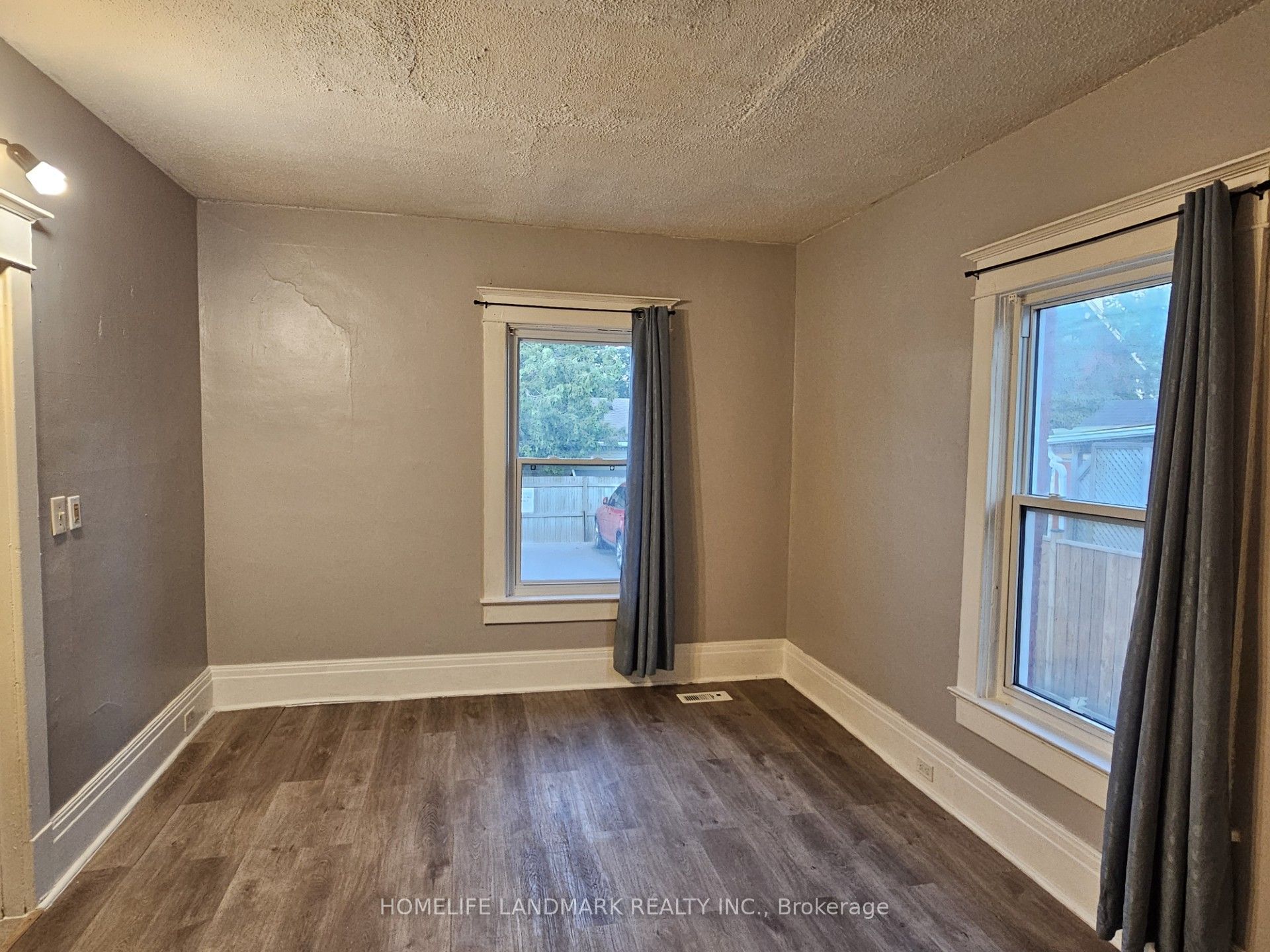 23 Ritson Road S #3, Oshawa, ON L1H 5G7 photo 4