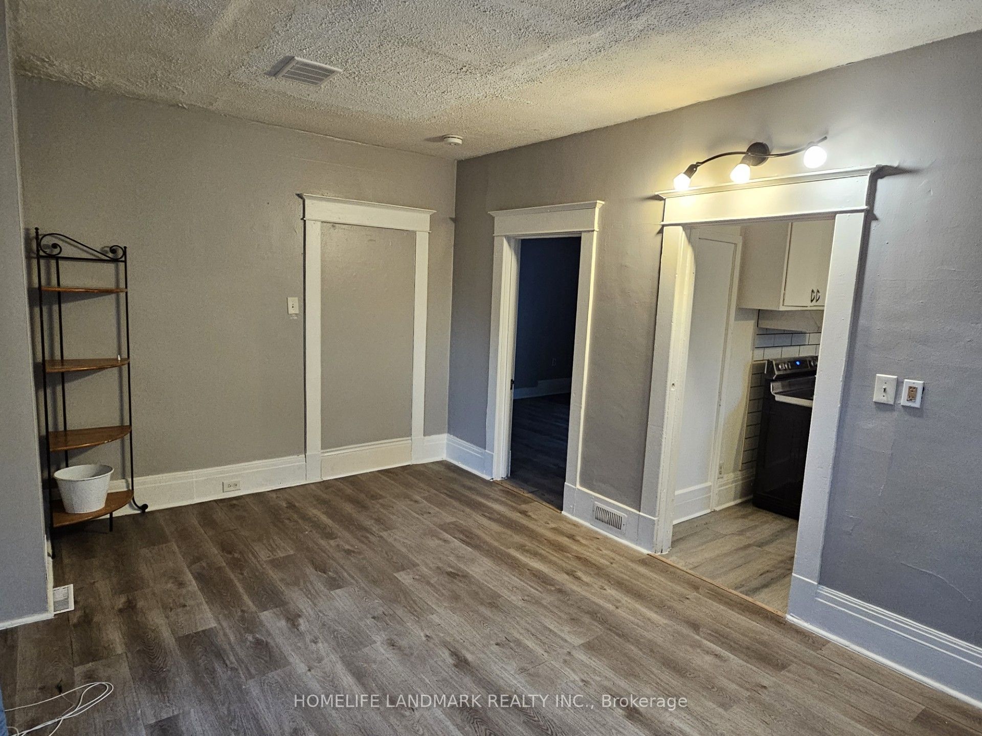 23 Ritson Road S #3, Oshawa, ON L1H 5G7 photo 5