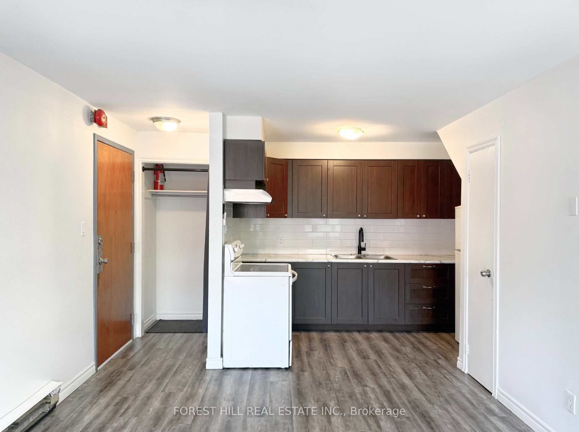 422 Danforth Avenue B, Toronto, ON M4K 1P3 photo 2