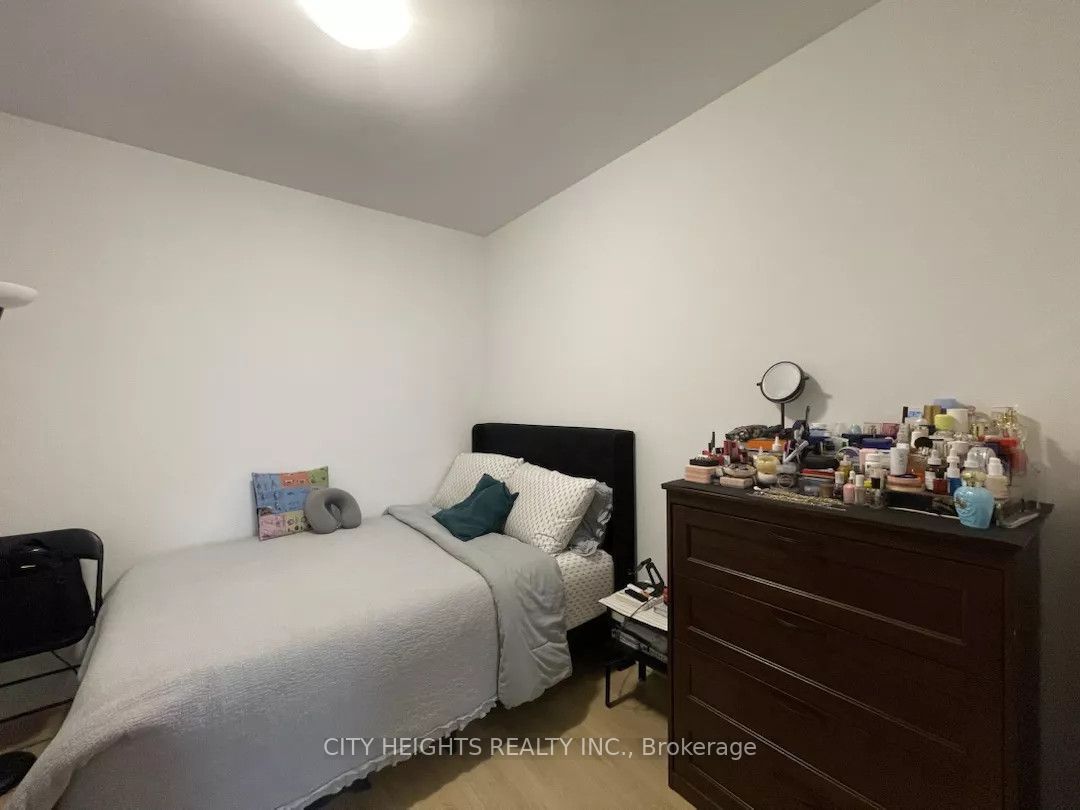 2545 Simcoe Street N 2002, Oshawa, ON L1L 0W3 photo 4