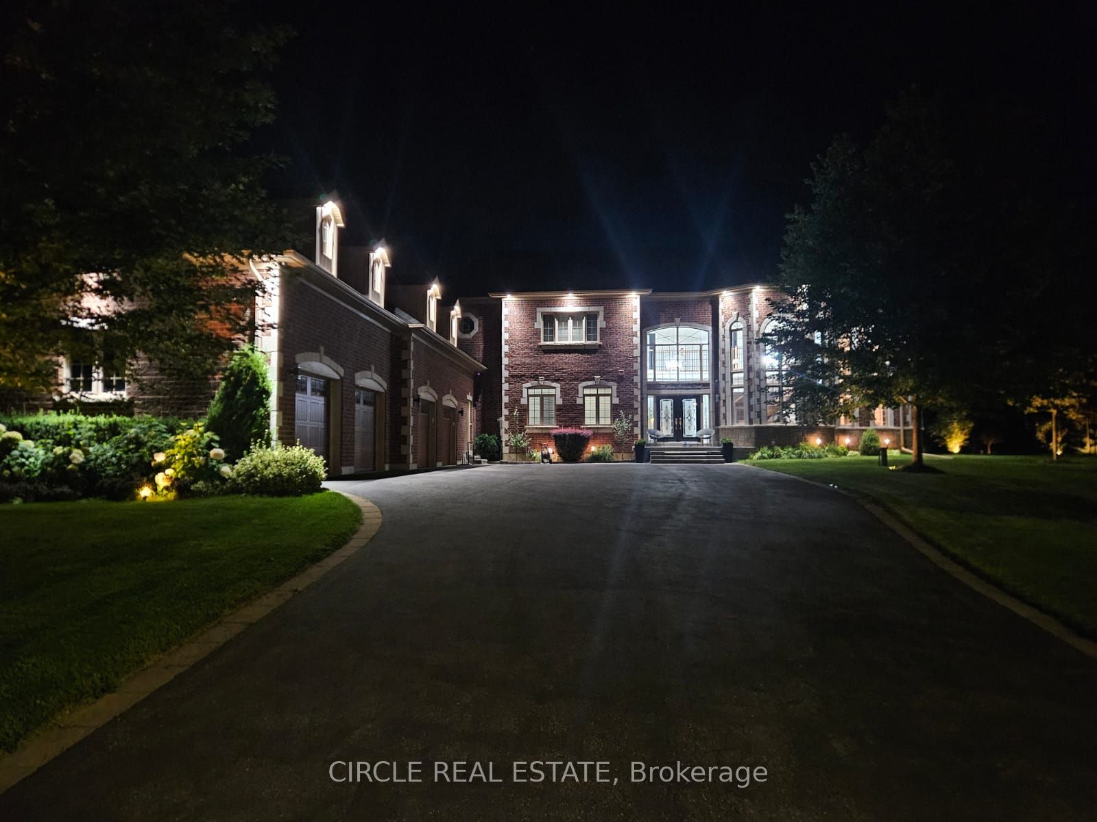 5126 Tom Thomson Court, Pickering, ON L1Y 0A1