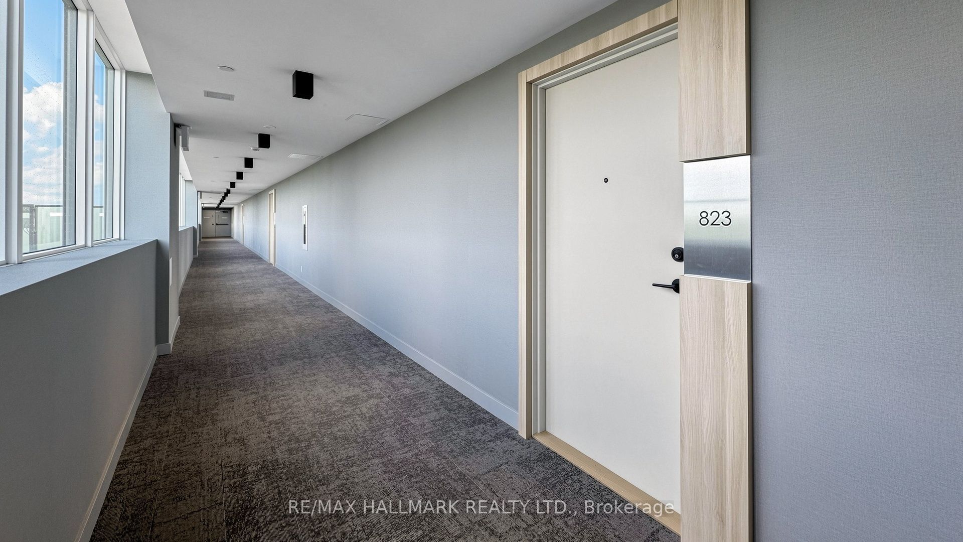 1050 Eastern Avenue 823, Toronto, ON M4L 0B7 photo 4