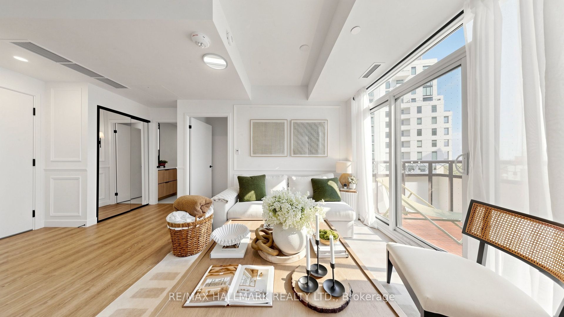 1050 Eastern Avenue 823, Toronto, ON M4L 0B7 photo 5