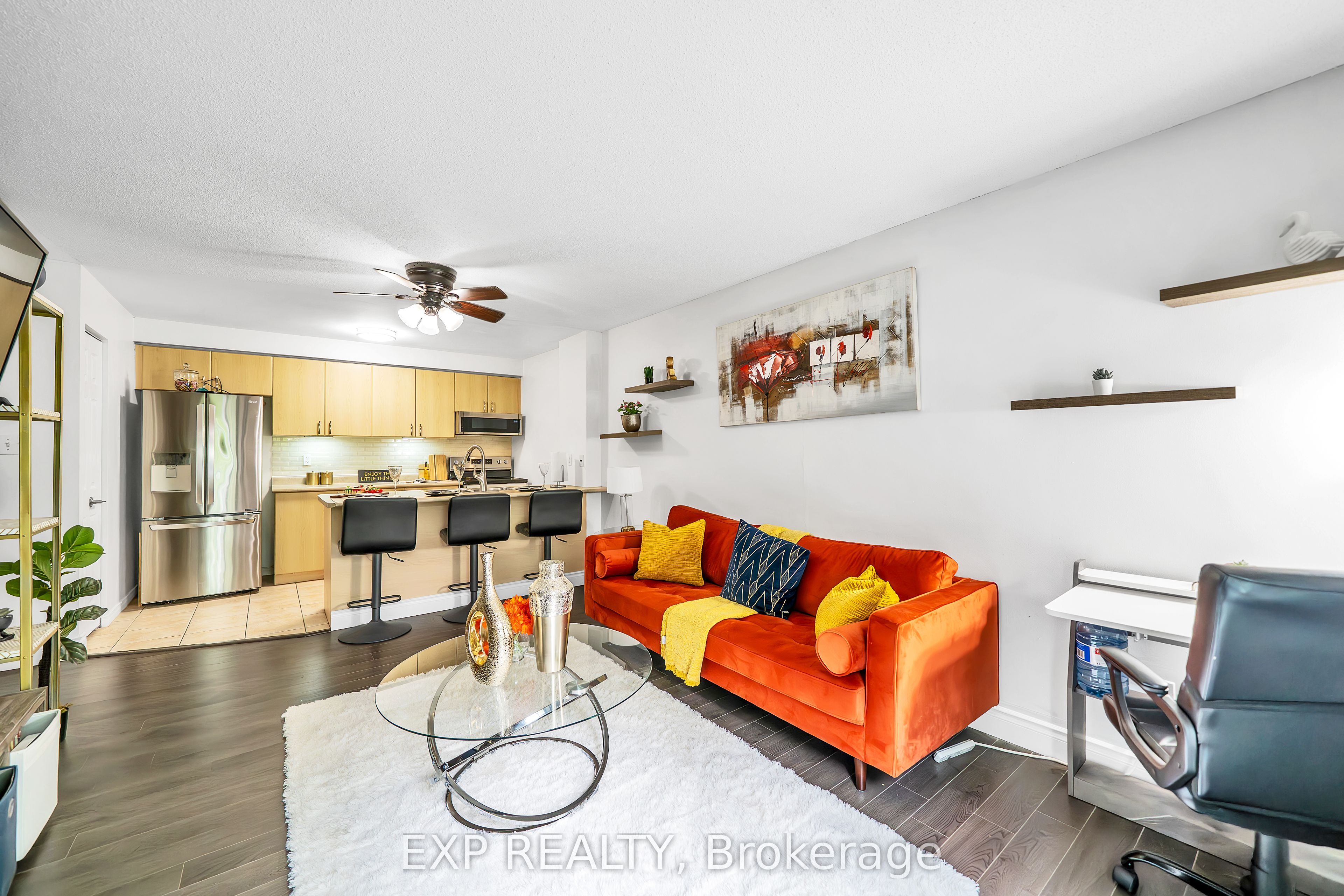 83 Aspen Springs Drive 208, Clarington, ON L1C 5J7 photo 2