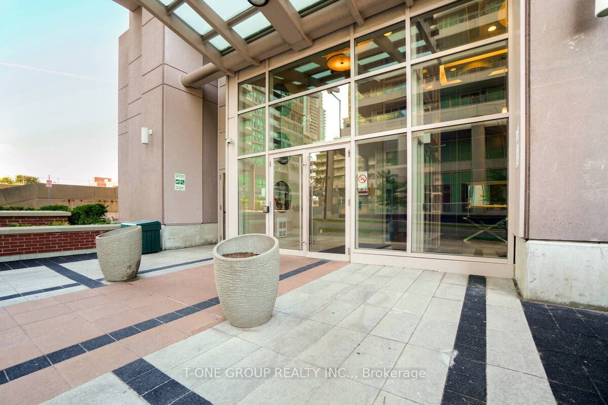 25 Town Centre Court 3301, Toronto, ON M1P 0B4 photo 2