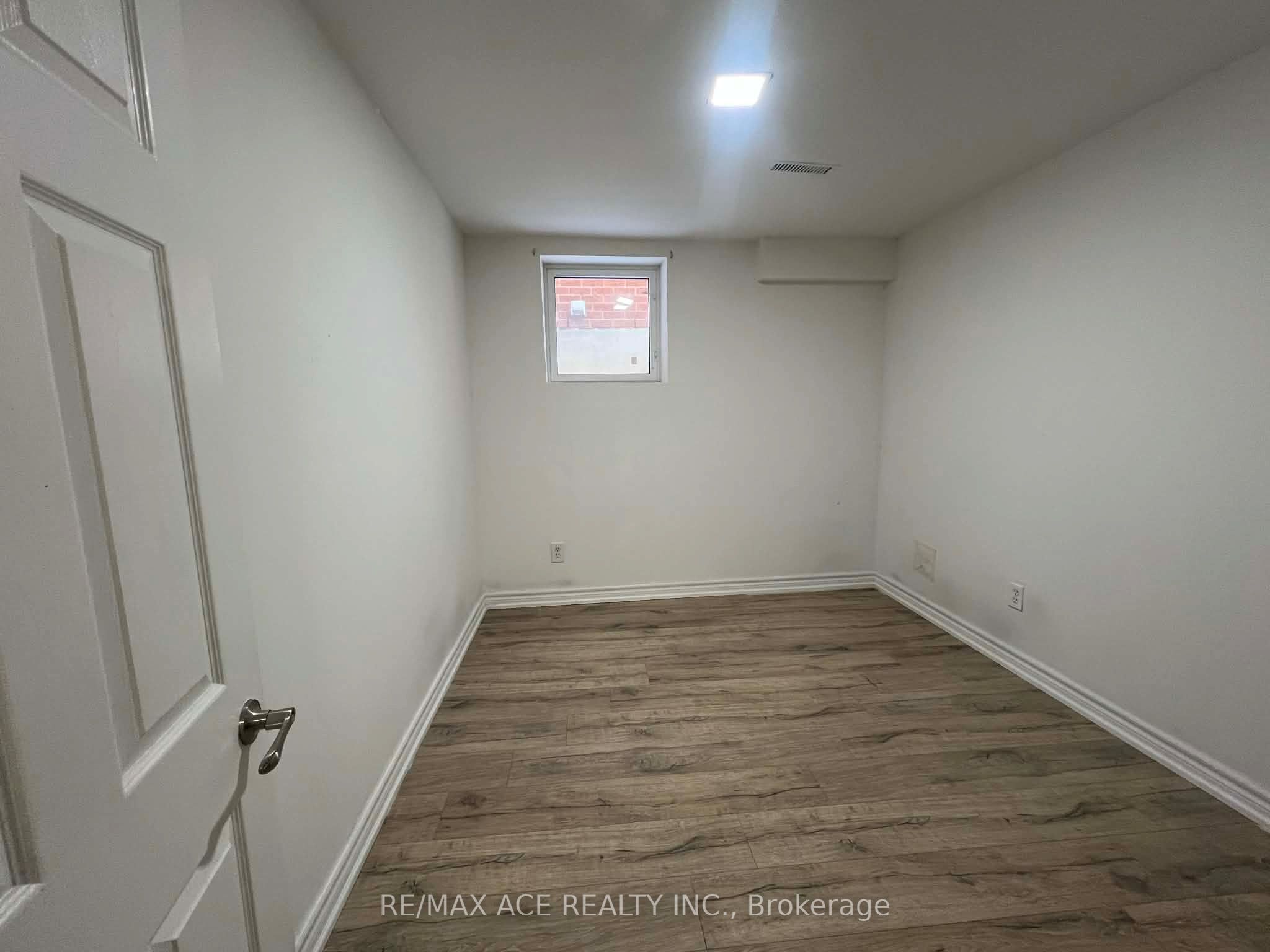 161 Heale Avenue Bsmt, Toronto, ON M1N 3Y2 photo 3