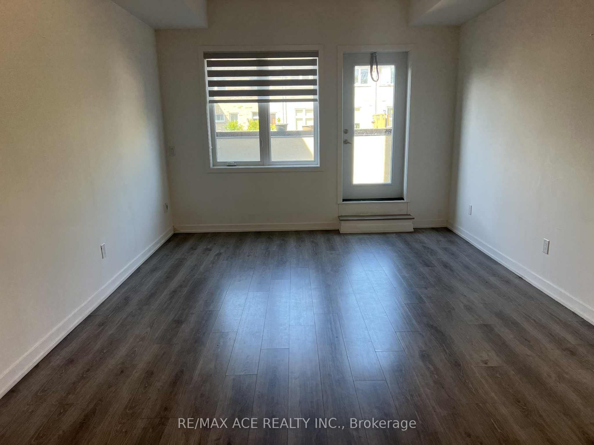 3686 St Clair Avenue E 105, Toronto, ON M1M 0E4 photo 3