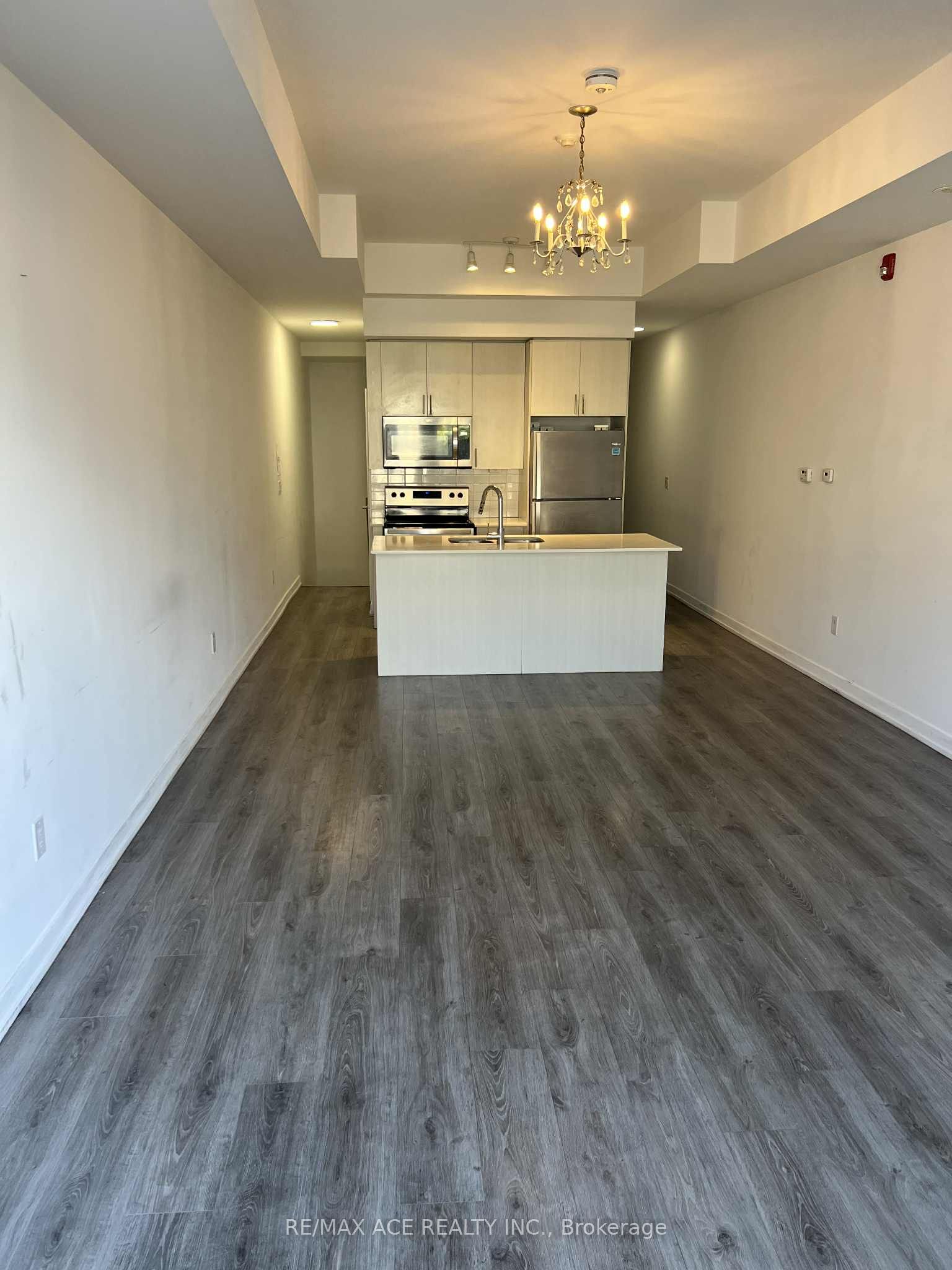 3686 St Clair Avenue E 105, Toronto, ON M1M 0E4 photo 4