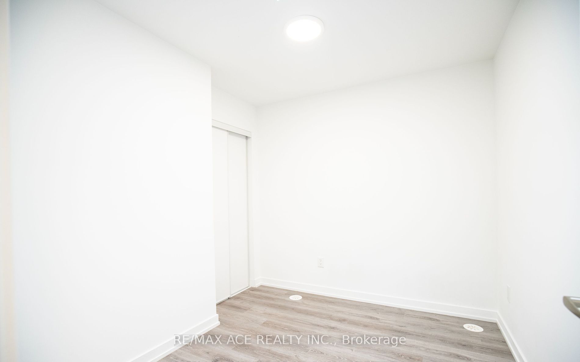 3686 St Clair Avenue E 105, Toronto, ON M1M 0E4 photo 5
