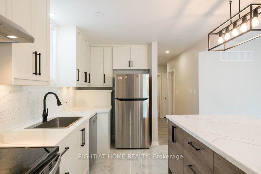 6 Bellvare Crescent Main House, Toronto, ON M1R 2M9 photo 2